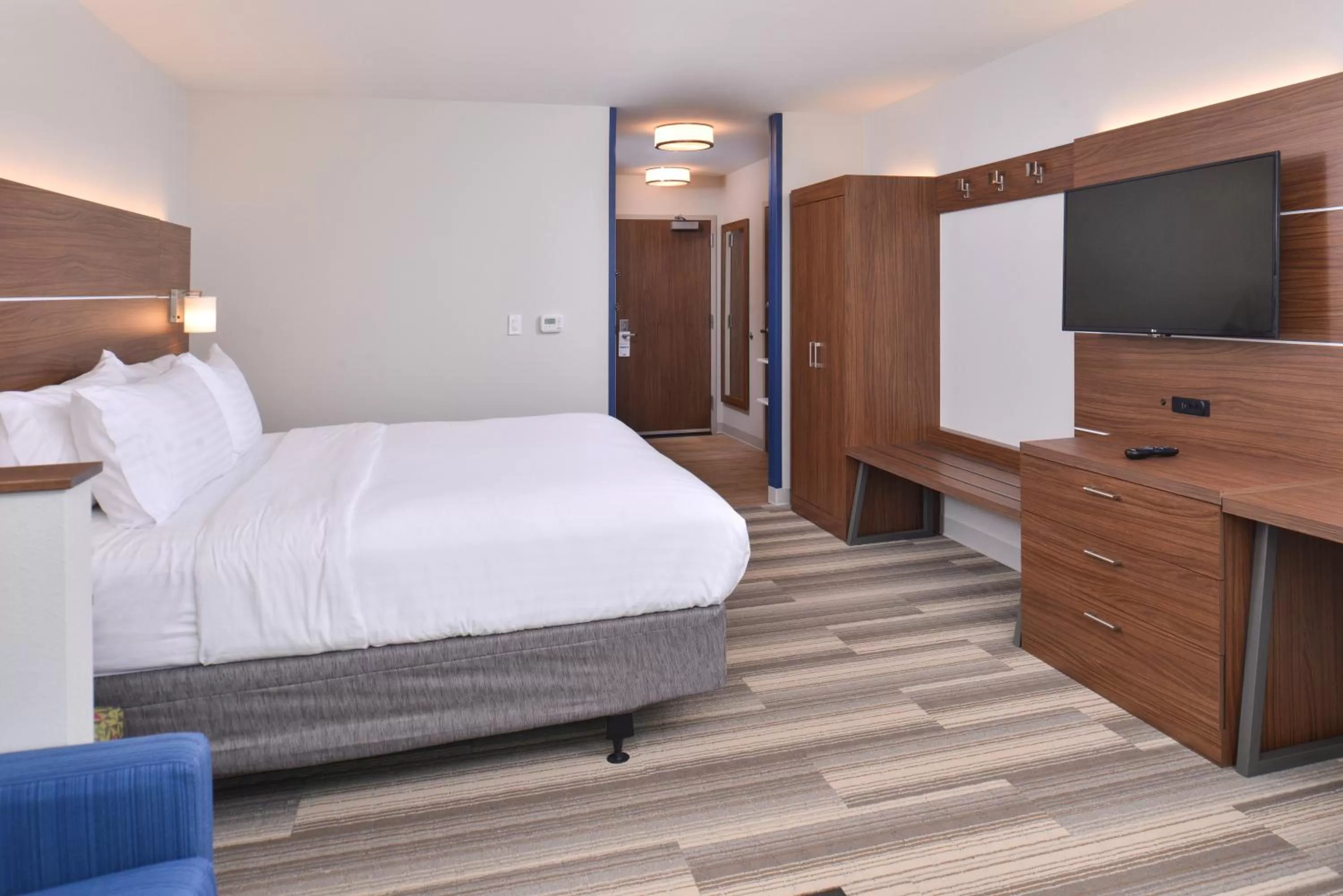 Photo of the whole room, Bed in Holiday Inn Express & Suites Omaha Airport by IHG