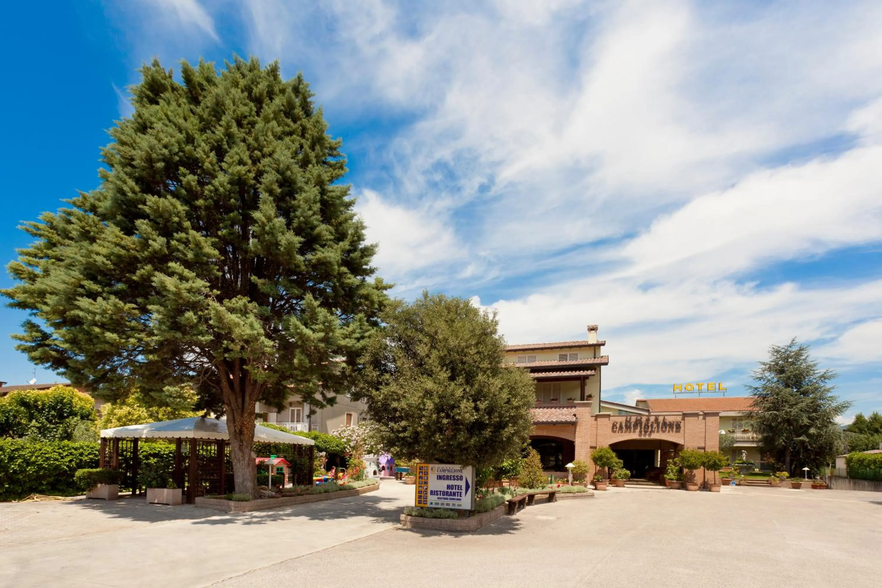 Facade/entrance in Campiglione Hotel
