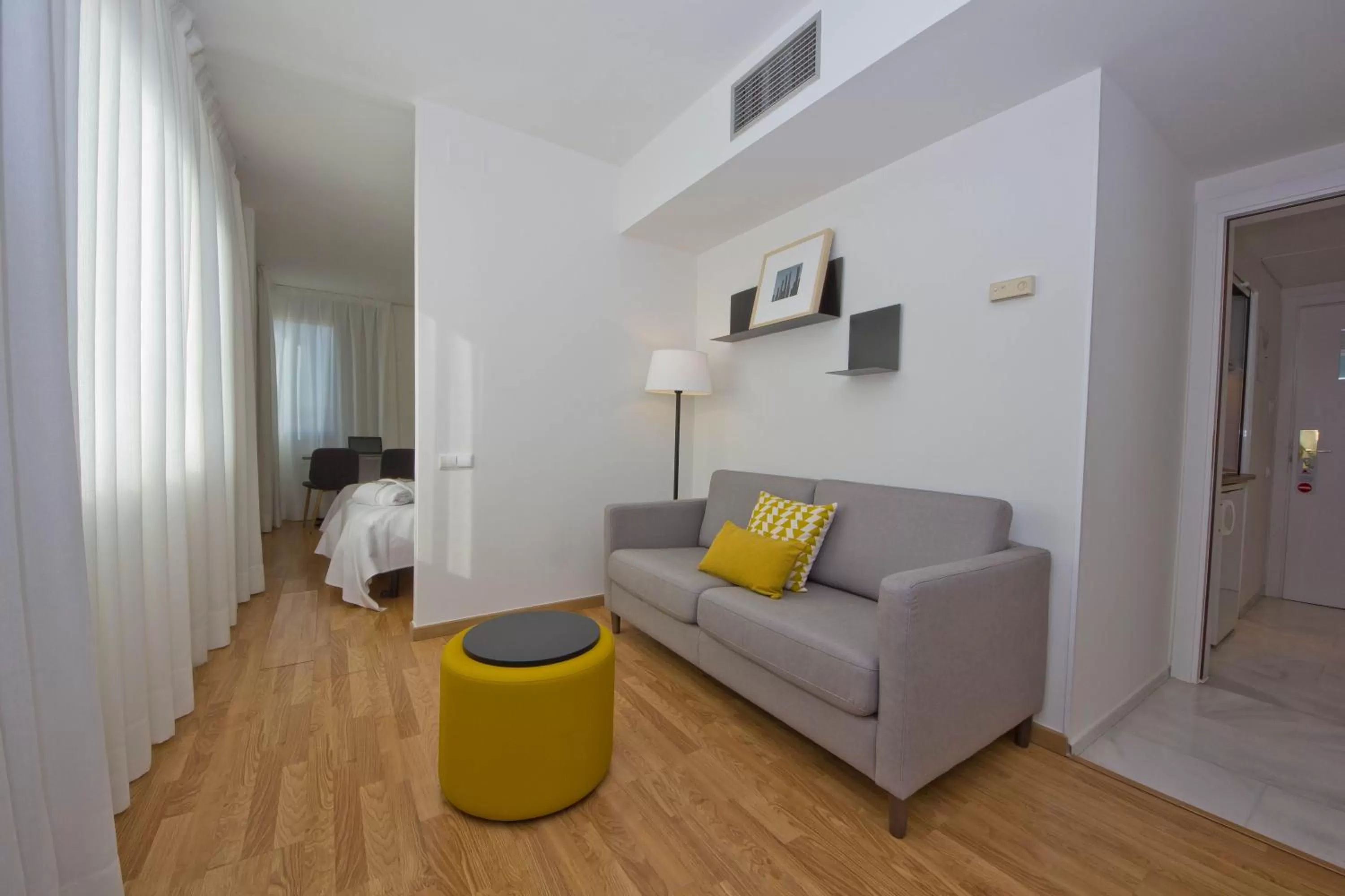 Living room, Bed in Aparthotel Atenea Valles
