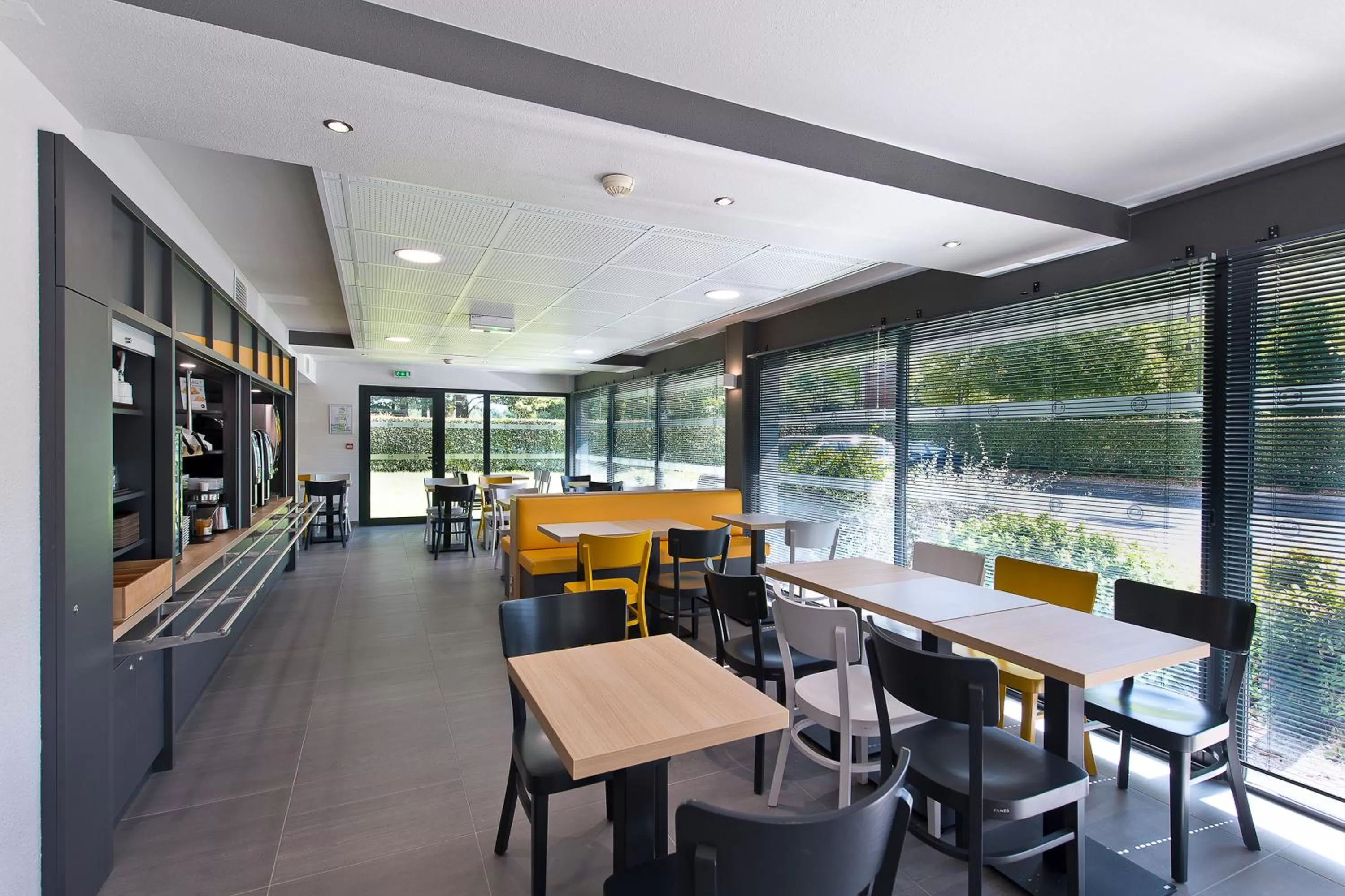 Buffet breakfast in B&B HOTEL Pau Zénith