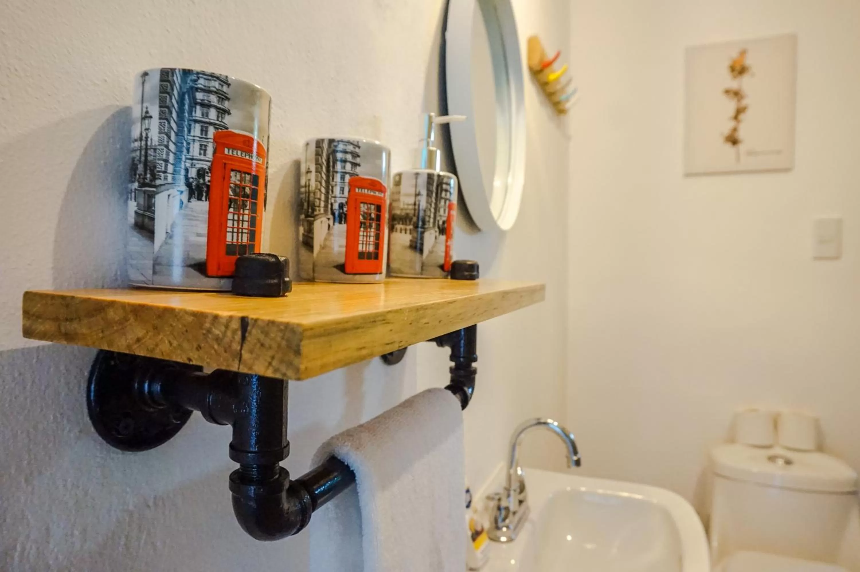 Toilet in Les Suites Calle 2 by Galian