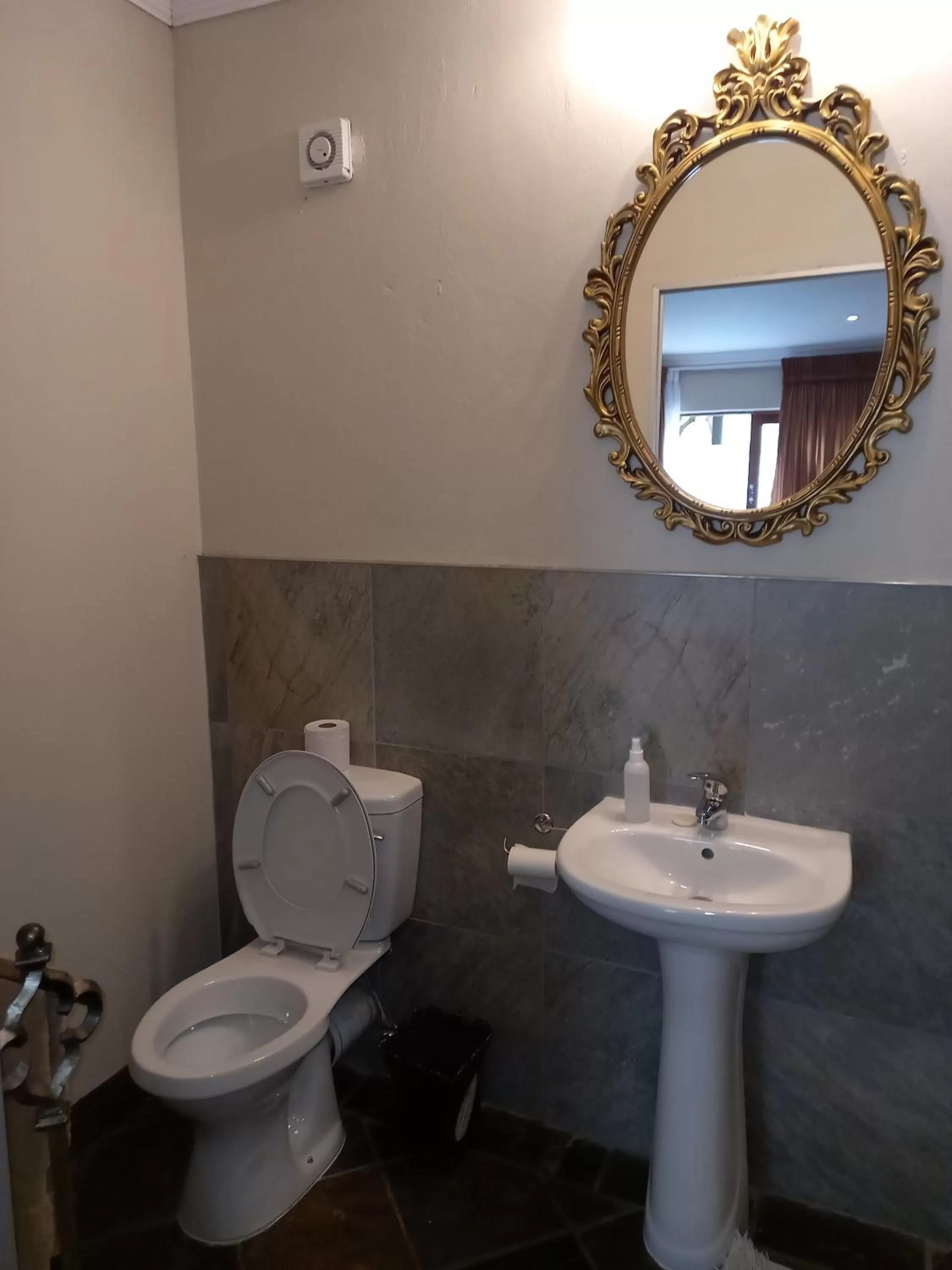 Bathroom in Troas Boutique hotel