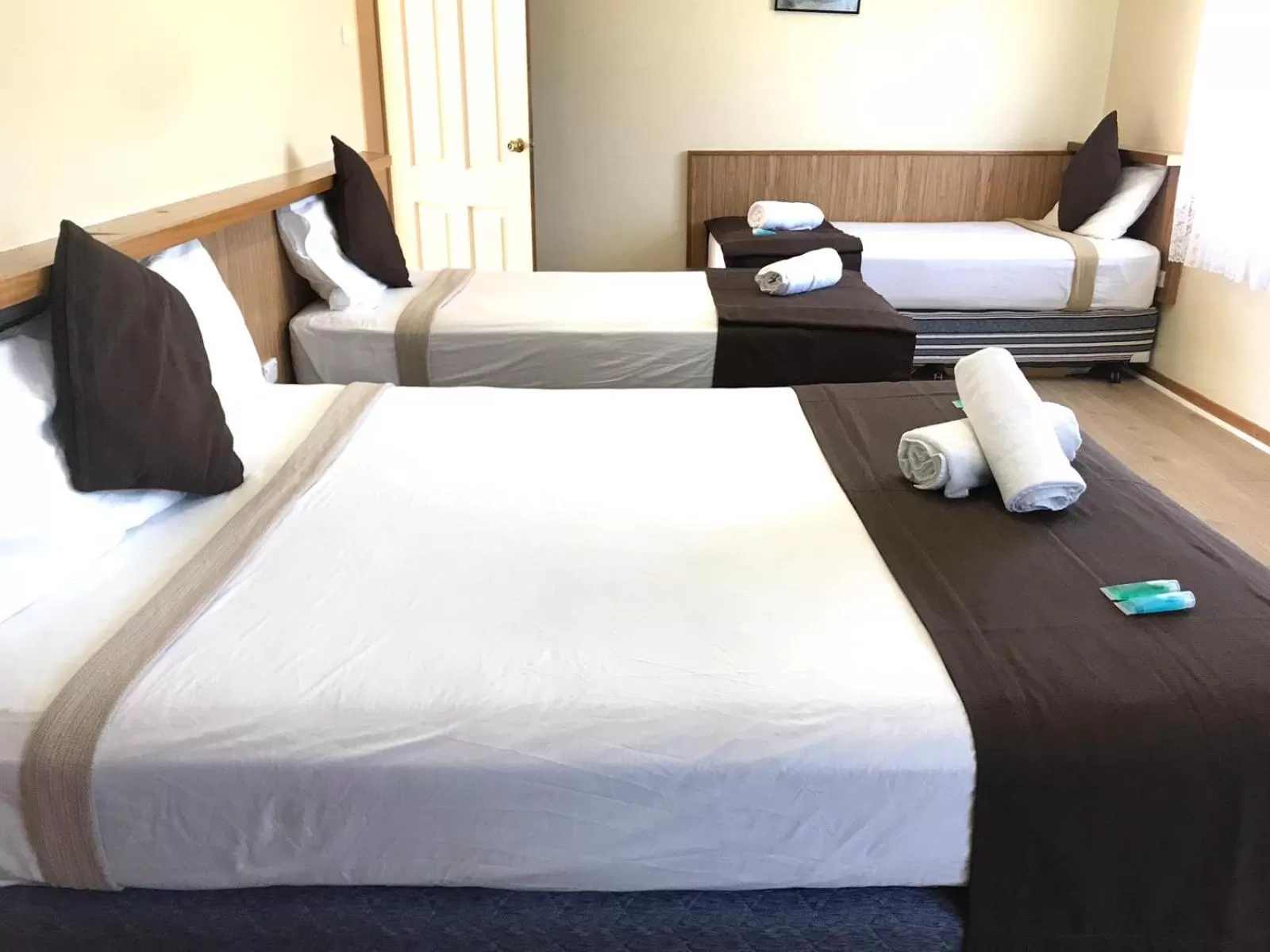 Bedroom, Bed in Angel's Rest Motel