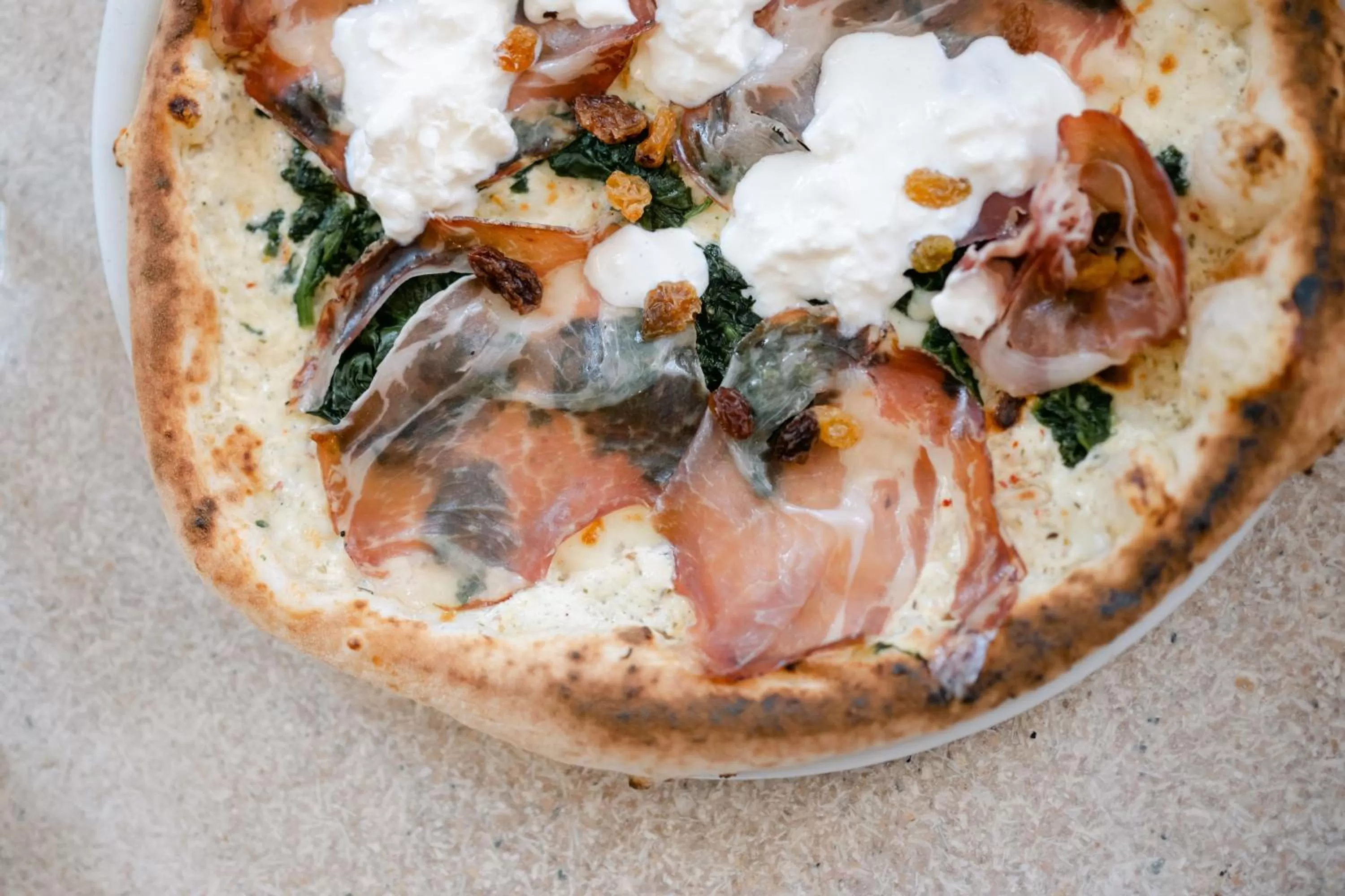 Restaurant/places to eat in Le Lieu Dit