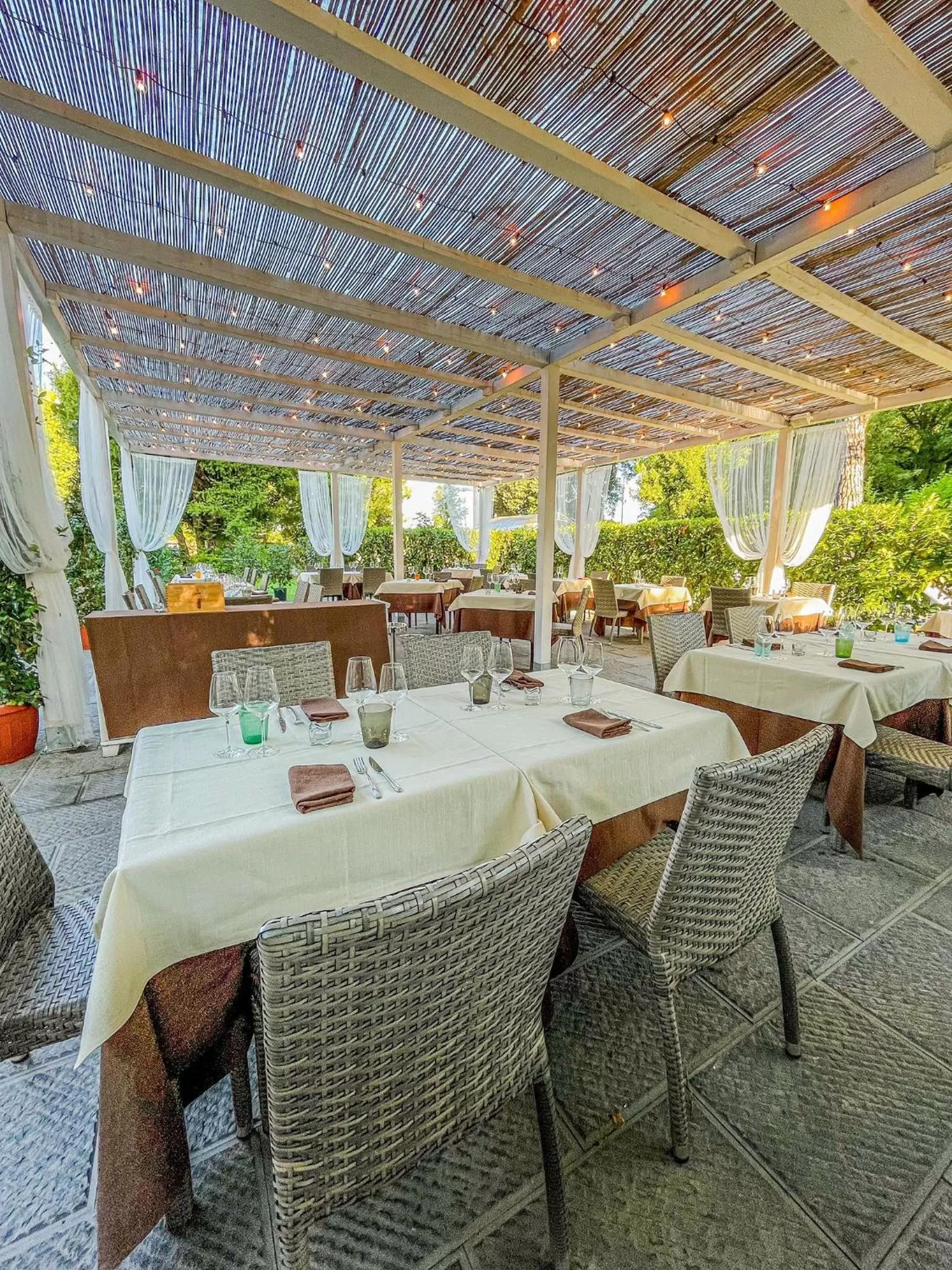 Restaurant/places to eat in Hotel Hambros - Il Parco in Villa Banchieri