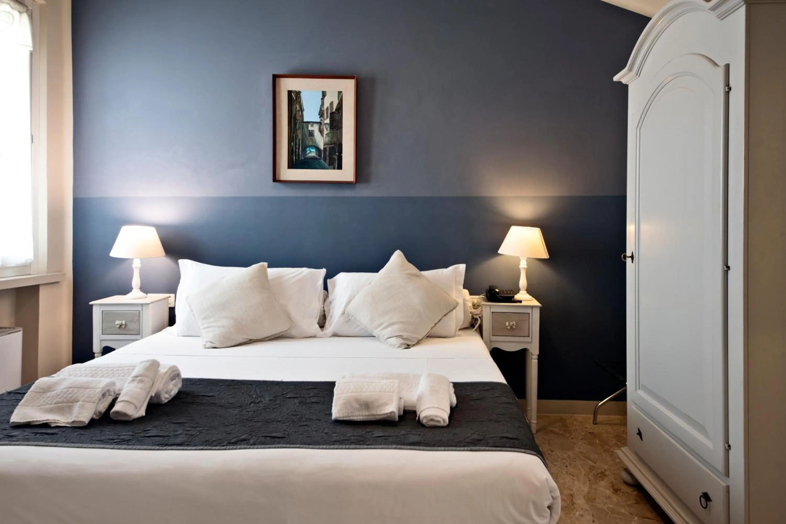 Bedroom, Bed in Hotel Broletto - Centro Storico