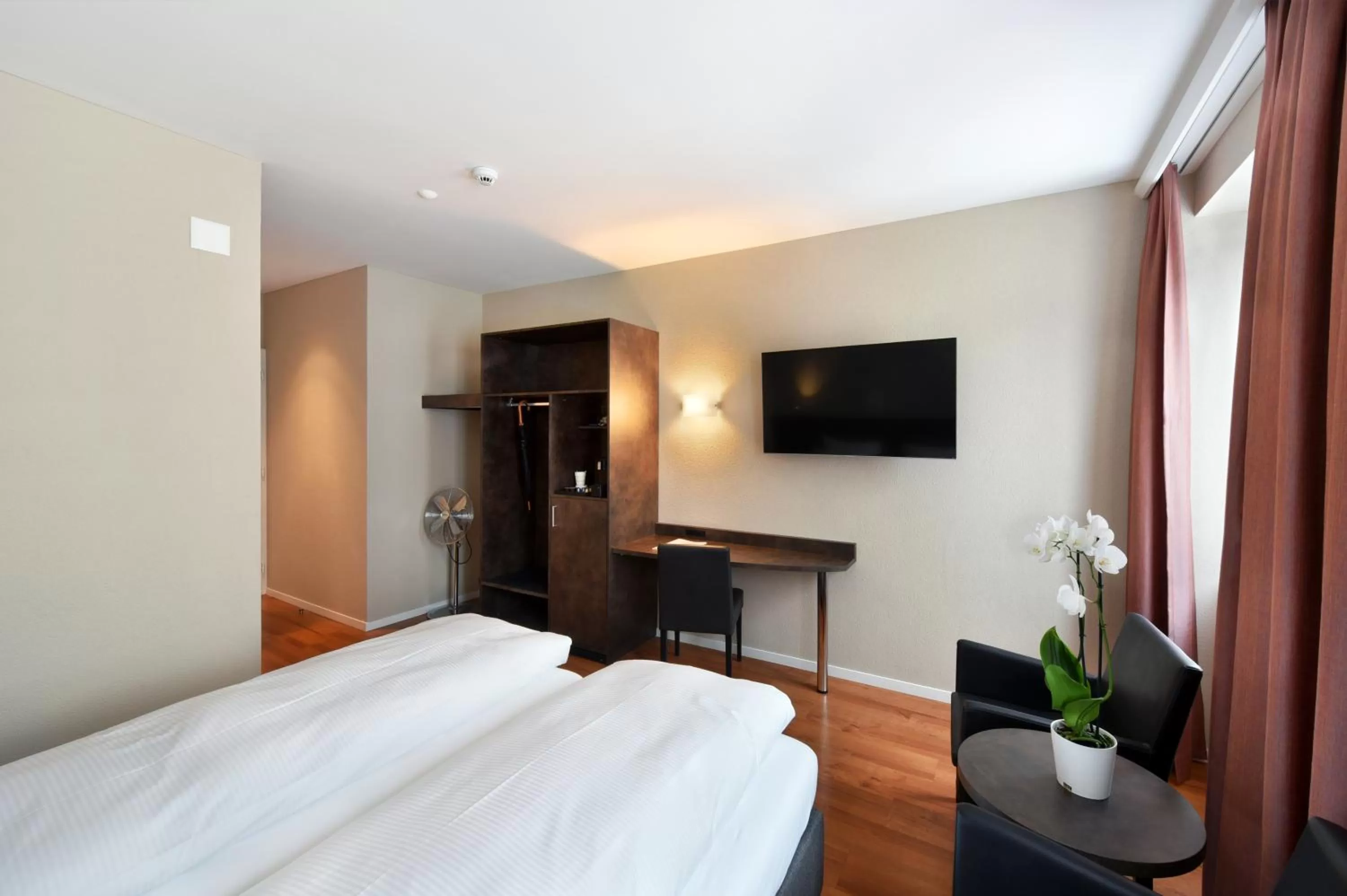 Photo of the whole room, Bed in Altstadt Hotel Krone Luzern