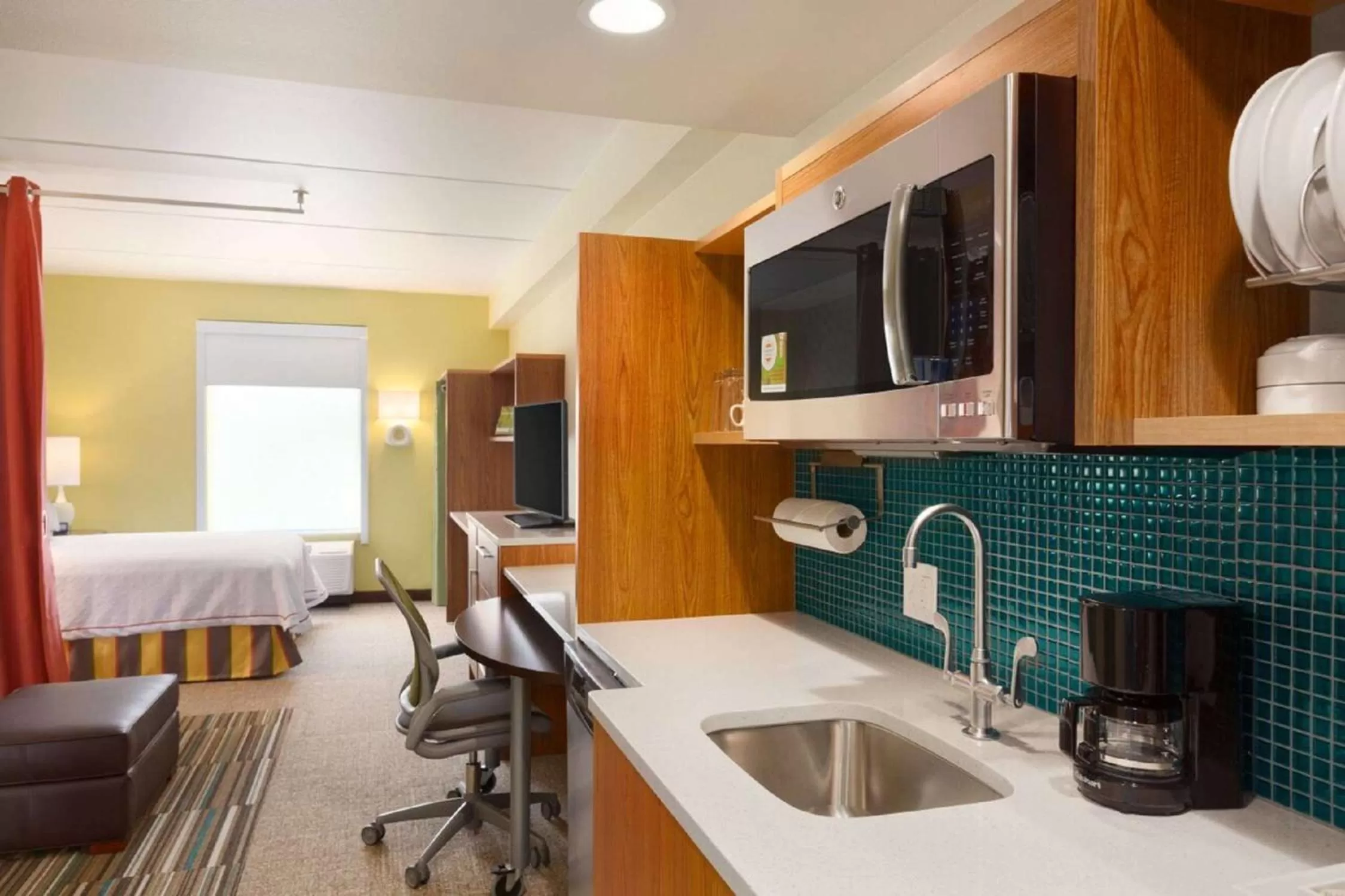 Kitchen or kitchenette, Bed in Home2 Suites by Hilton Albany Airport/Wolf Rd