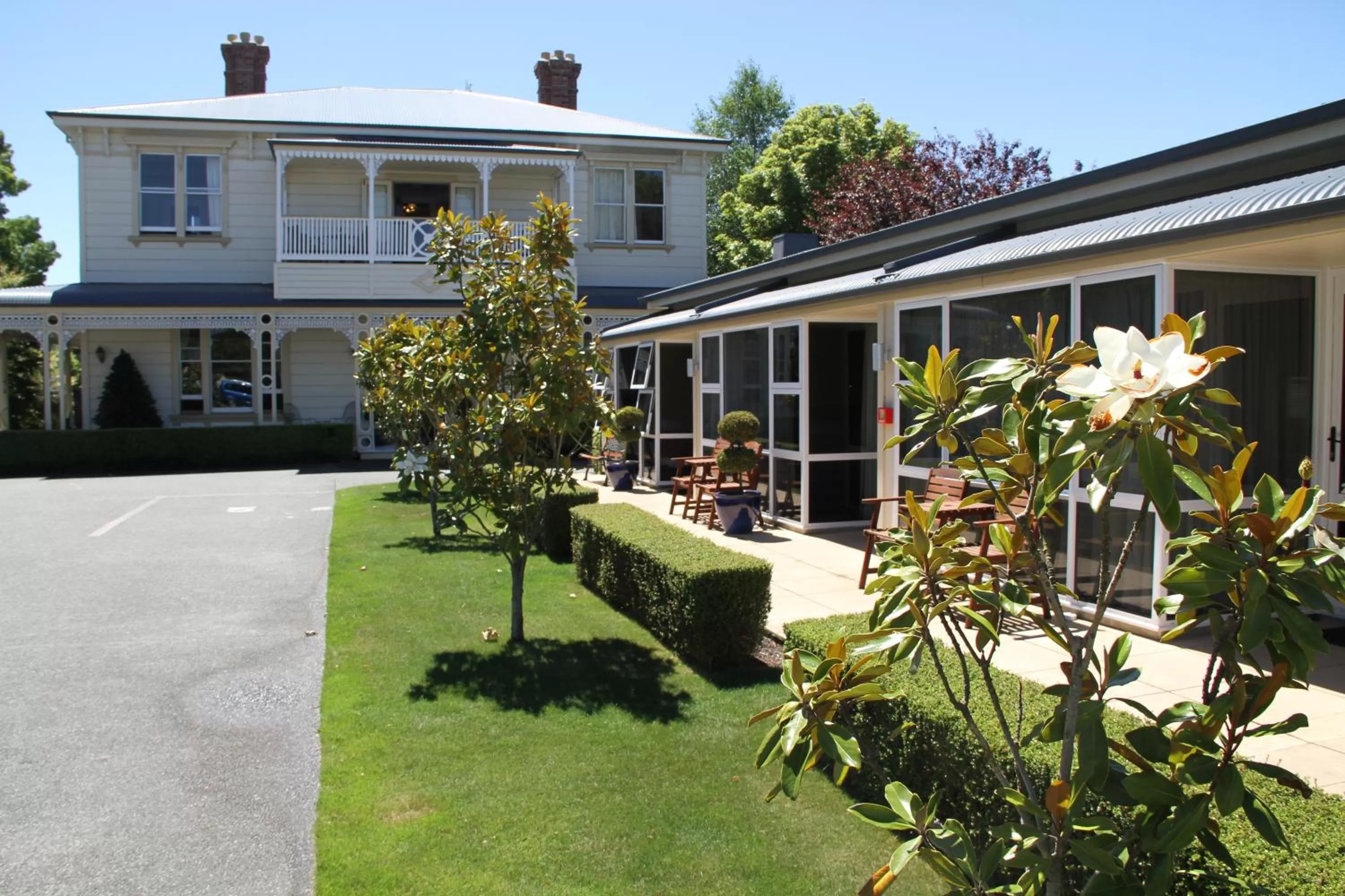 Facade/entrance in Merivale Manor