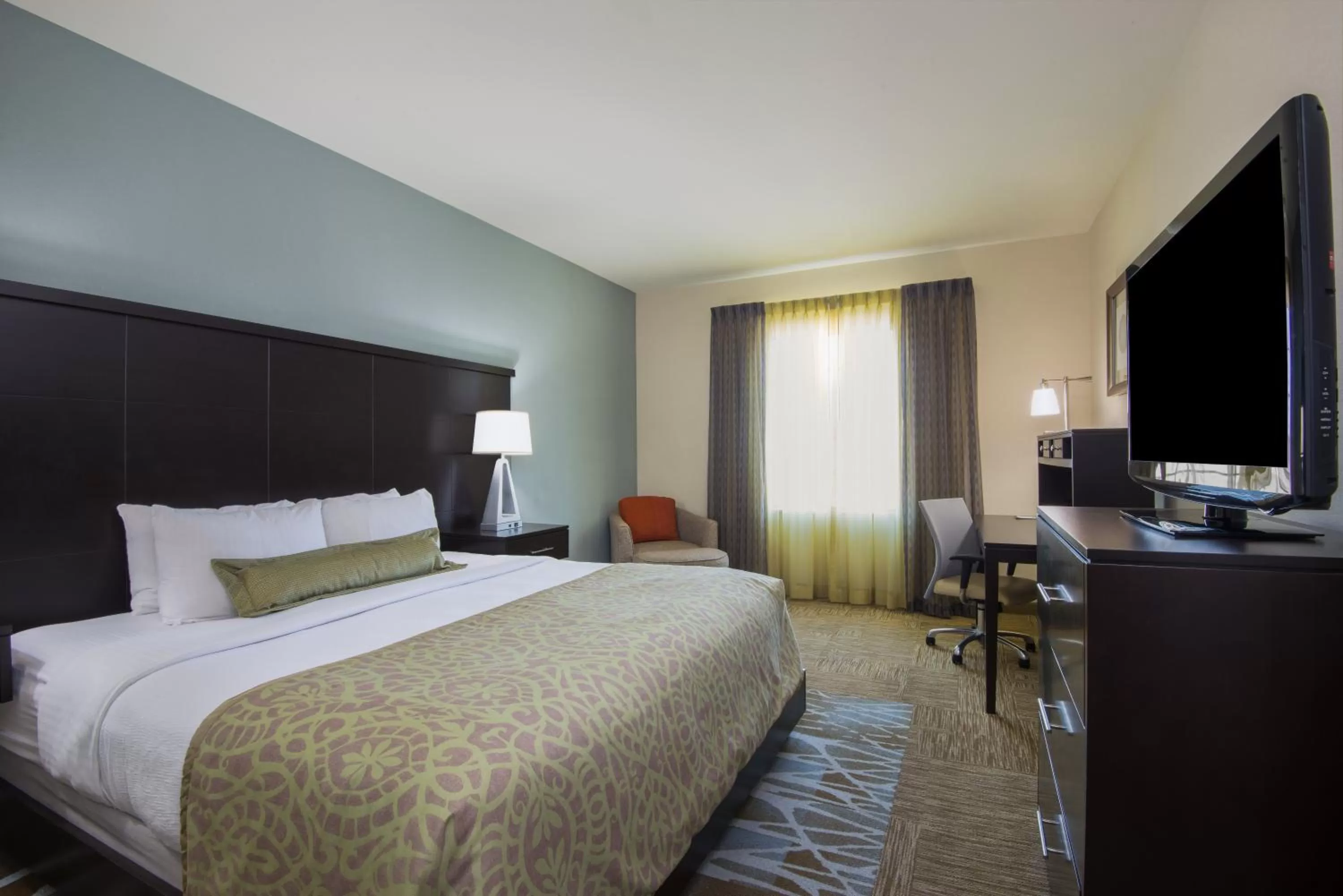 Photo of the whole room, Bed in Staybridge Suites Amarillo Western Crossing by IHG