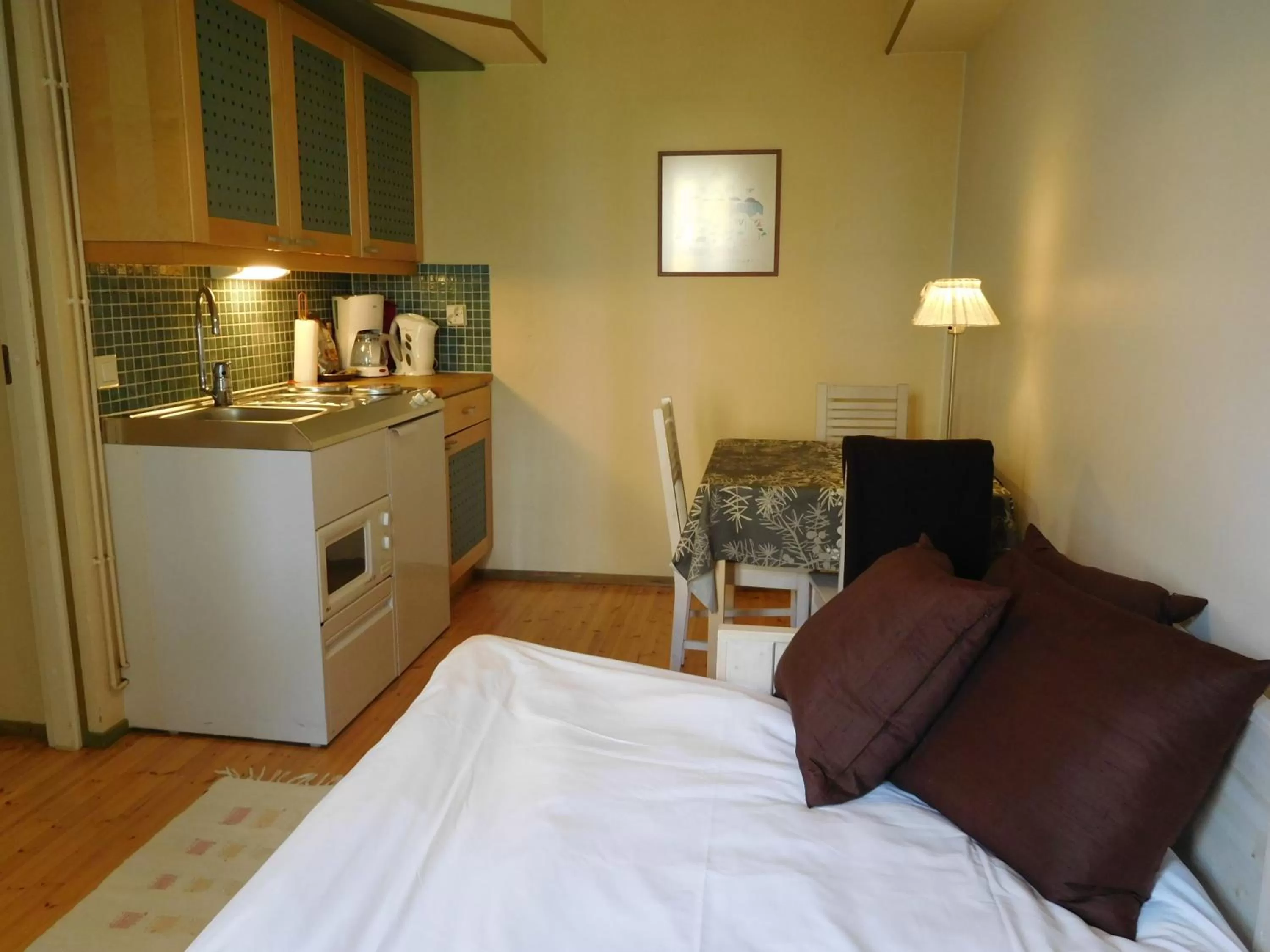 Dining area, Bed in Lossiranta Lodge