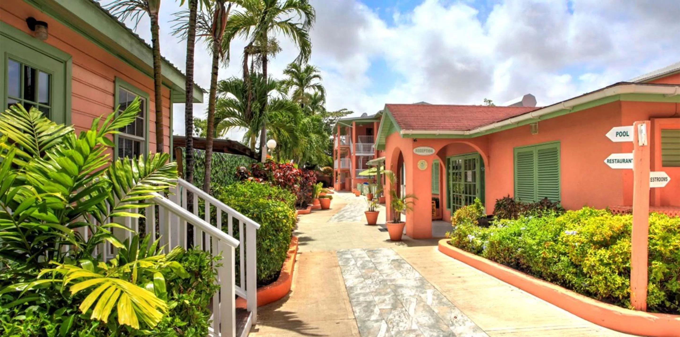 Facade/entrance in Worthing Court Apartment Hotel