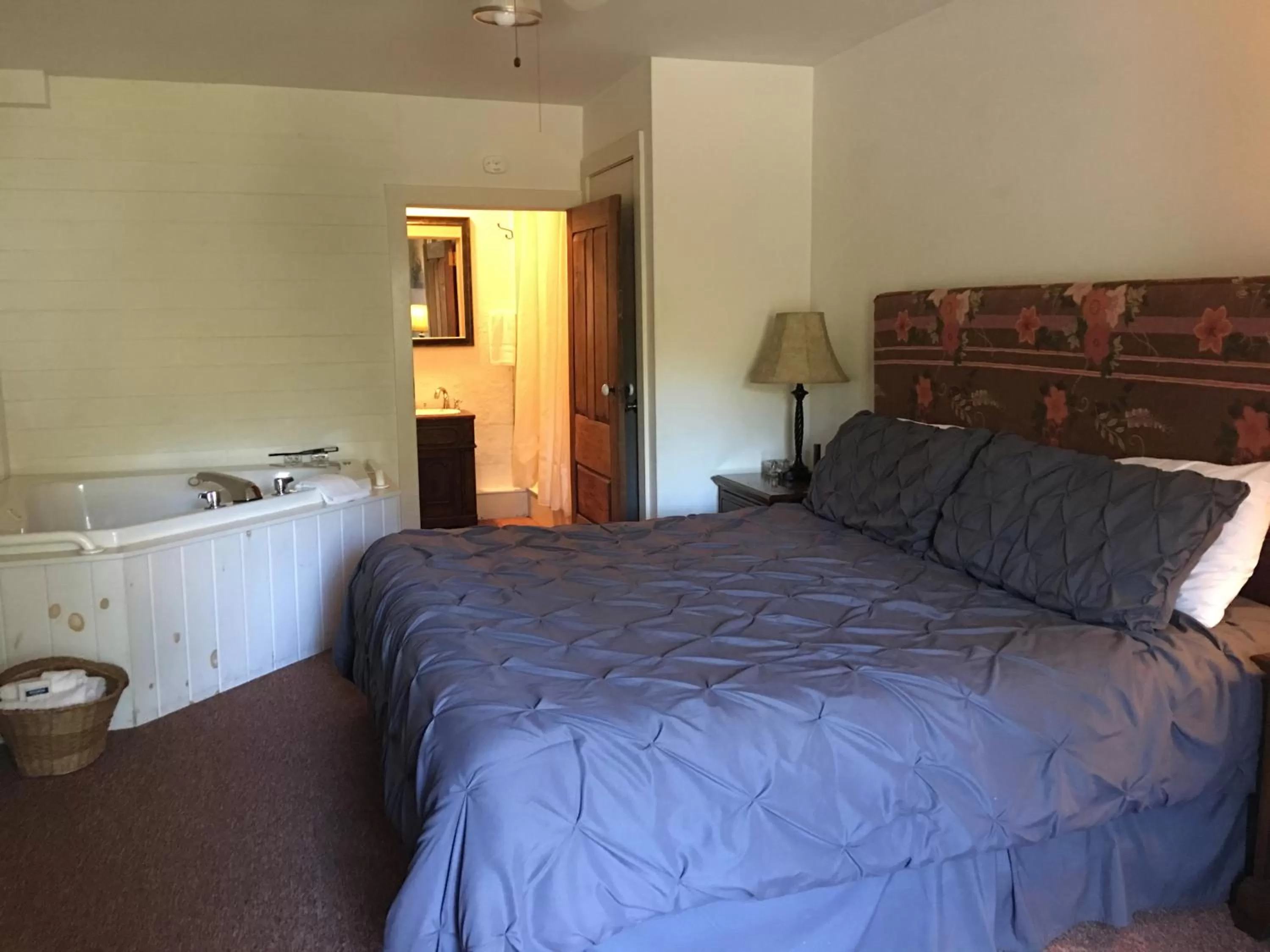 Bed in River House Inn