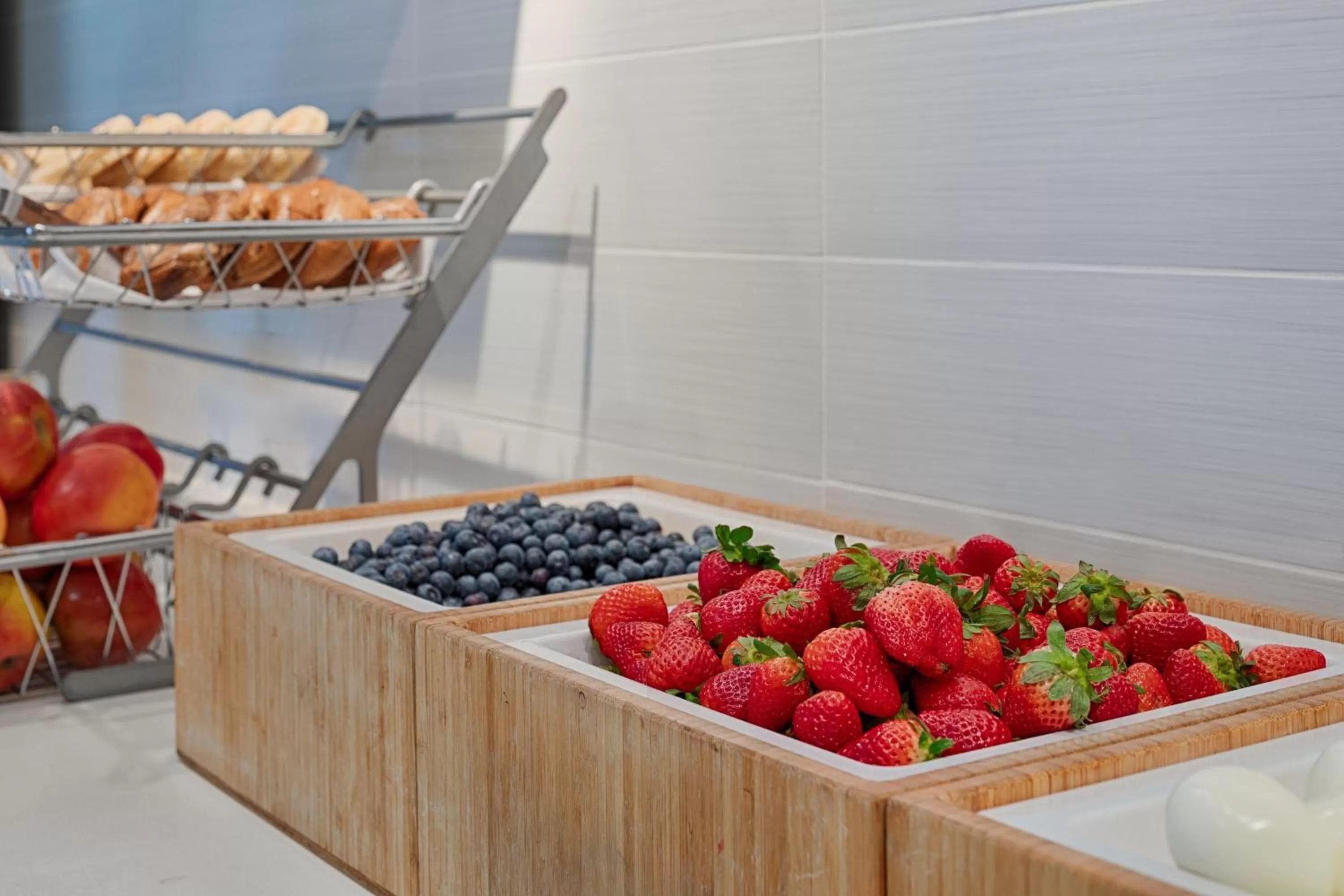 Breakfast in SpringHill Suites by Marriott Bloomington