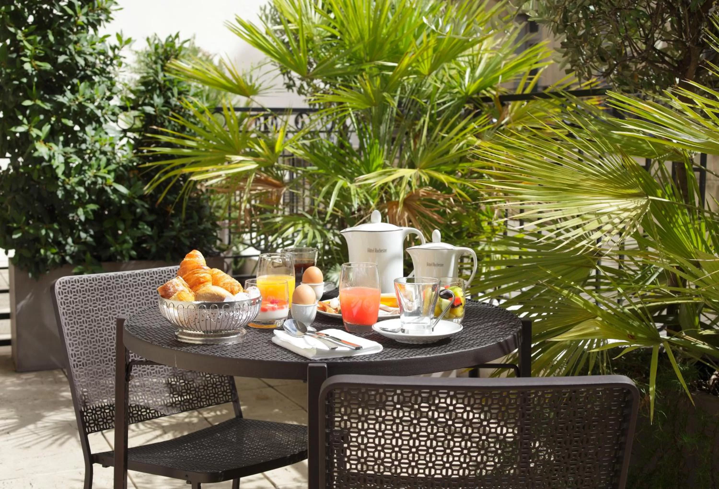 Patio in Rochester Champs Elysees