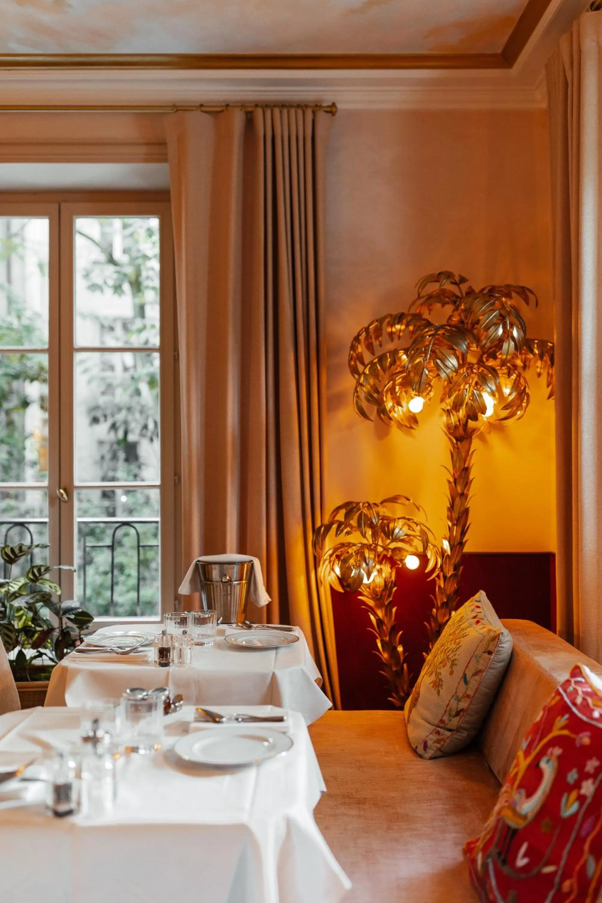 Restaurant/places to eat in Hôtel Particulier Montmartre