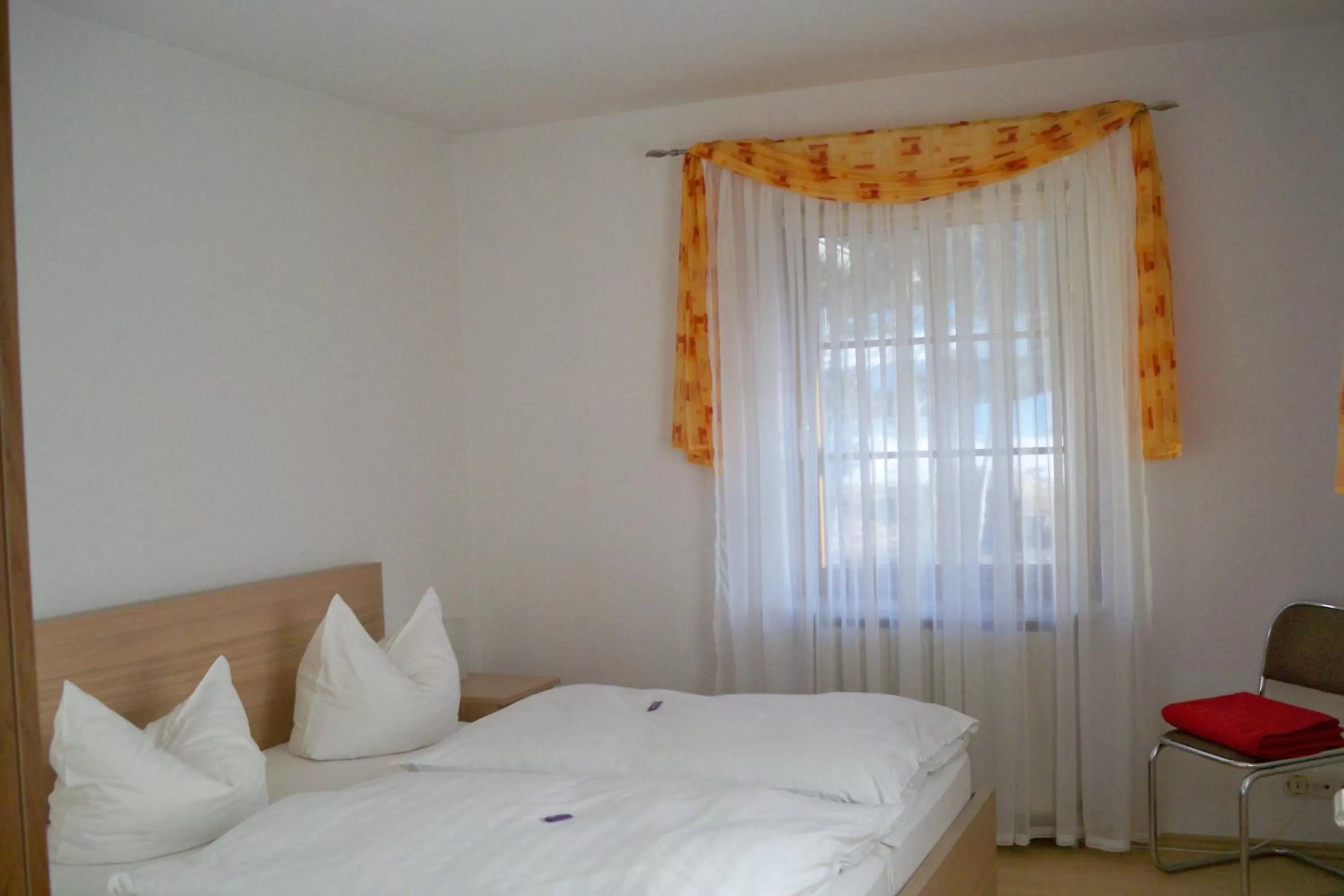 Photo of the whole room, Bed in Gasthof zum Döhlerwald