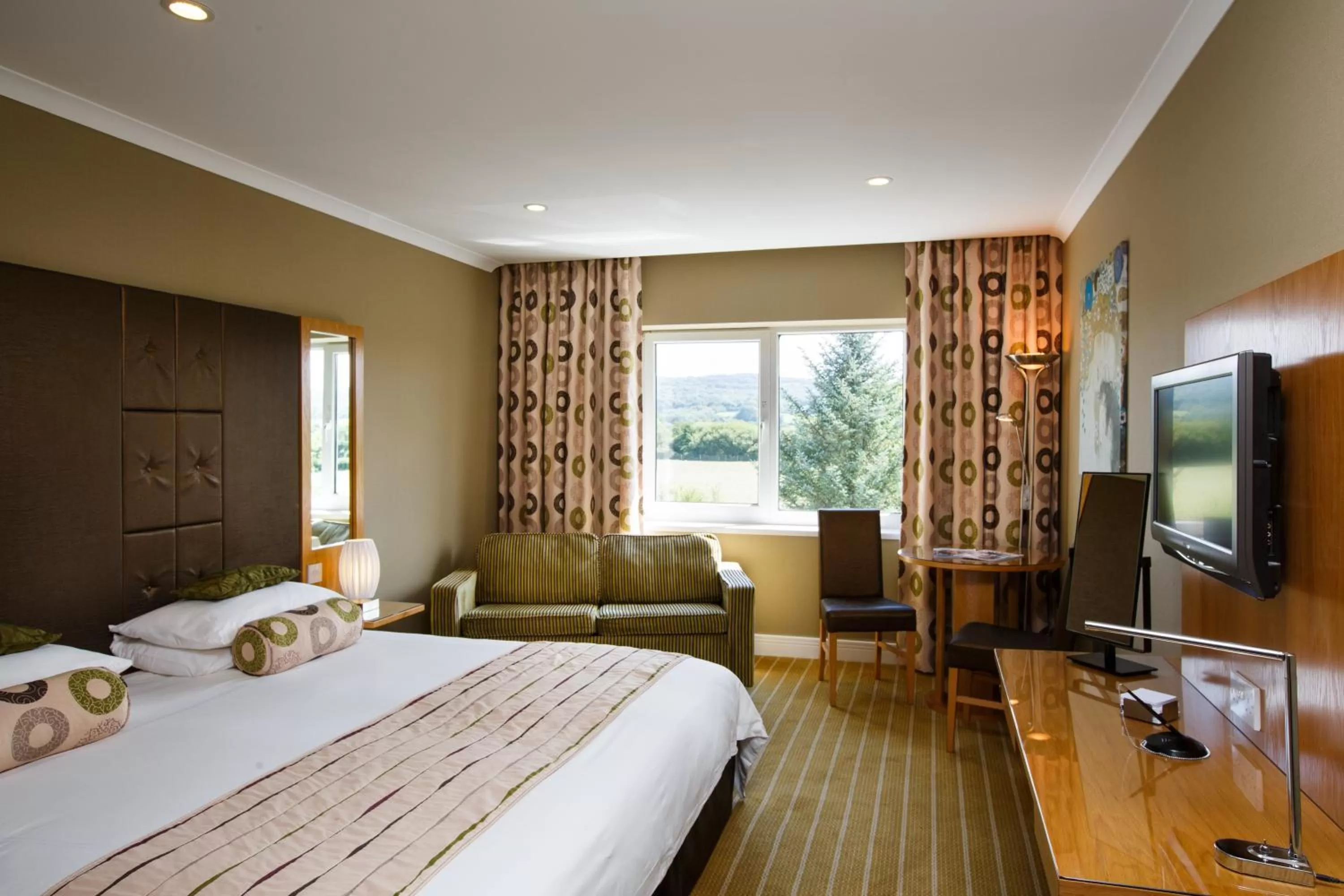 Photo of the whole room, Bed in The Plough Inn