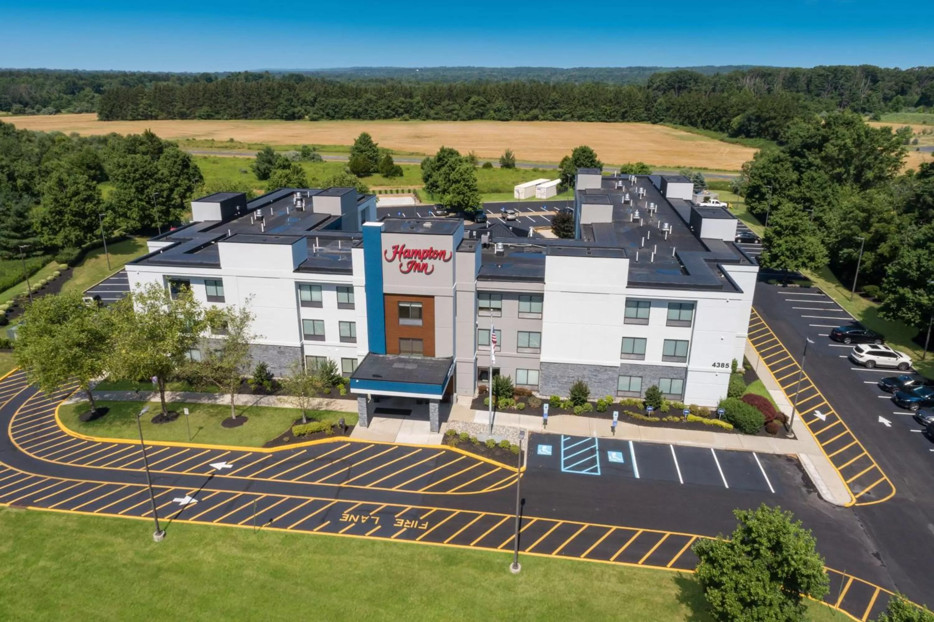 Property building in Hampton Inn Princeton
