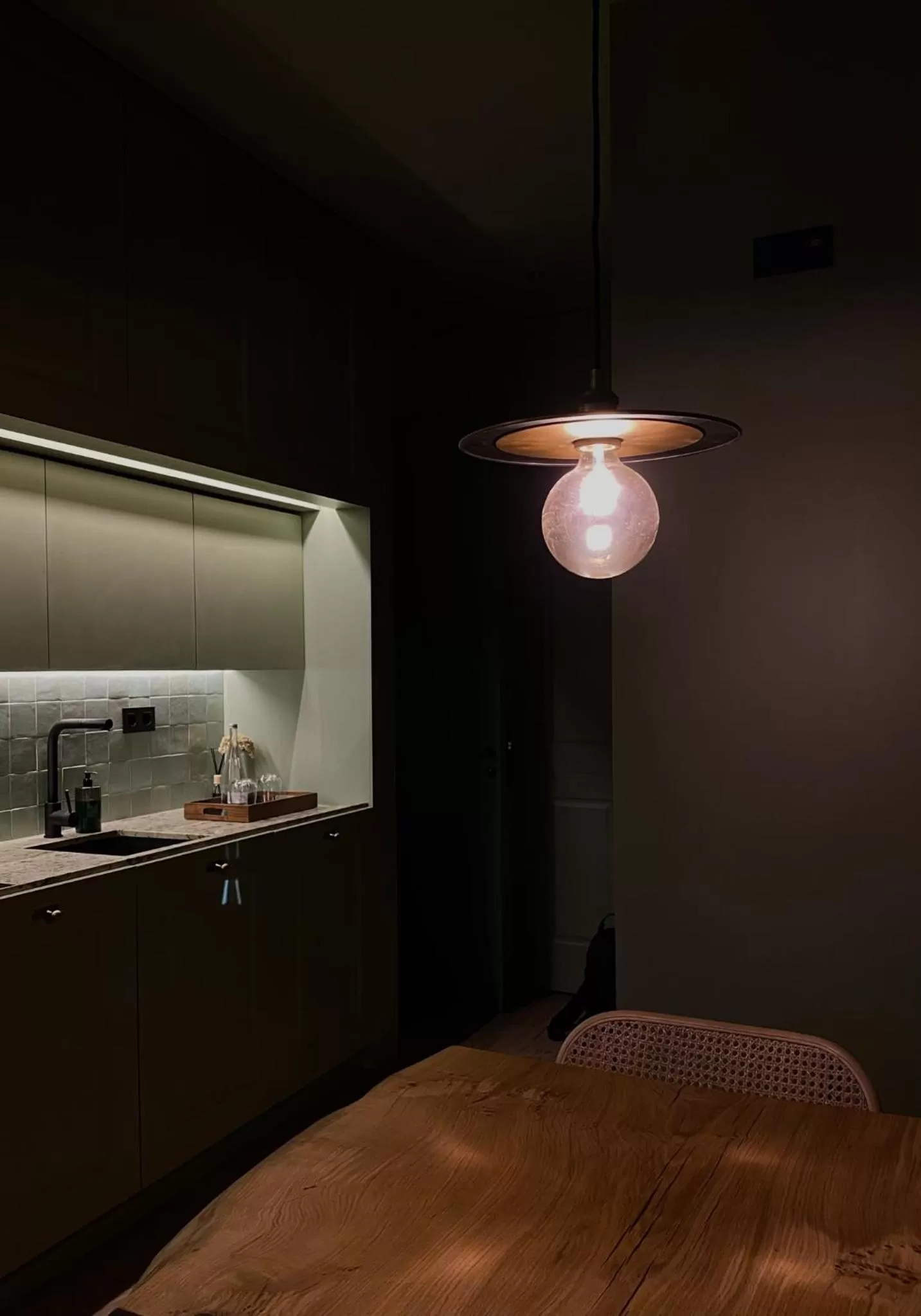 Kitchen or kitchenette, Bed in The Grove Houses