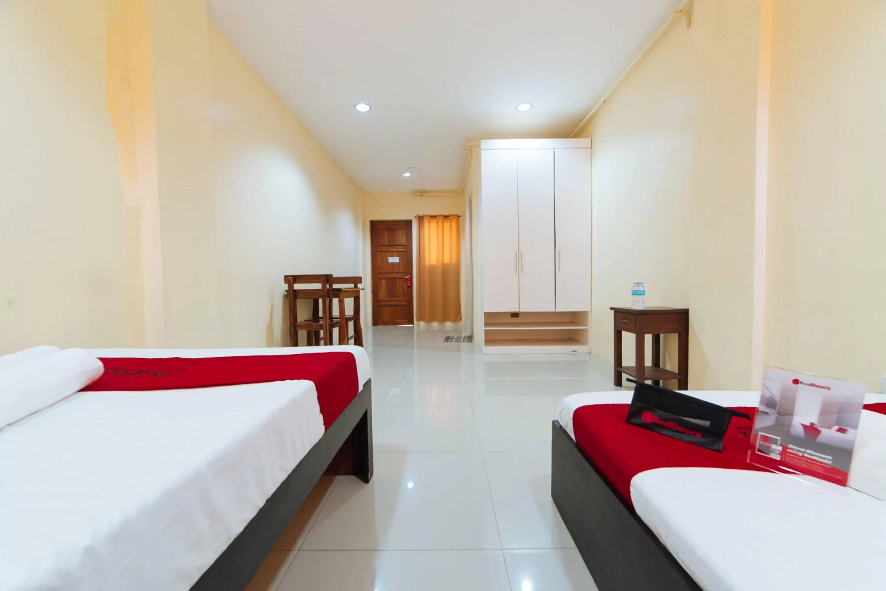 Photo of the whole room, Bed in RedDoorz near New Government Center