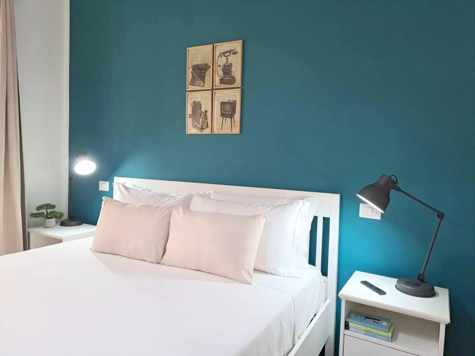 Bed in Ajana Rooms by Accomodo