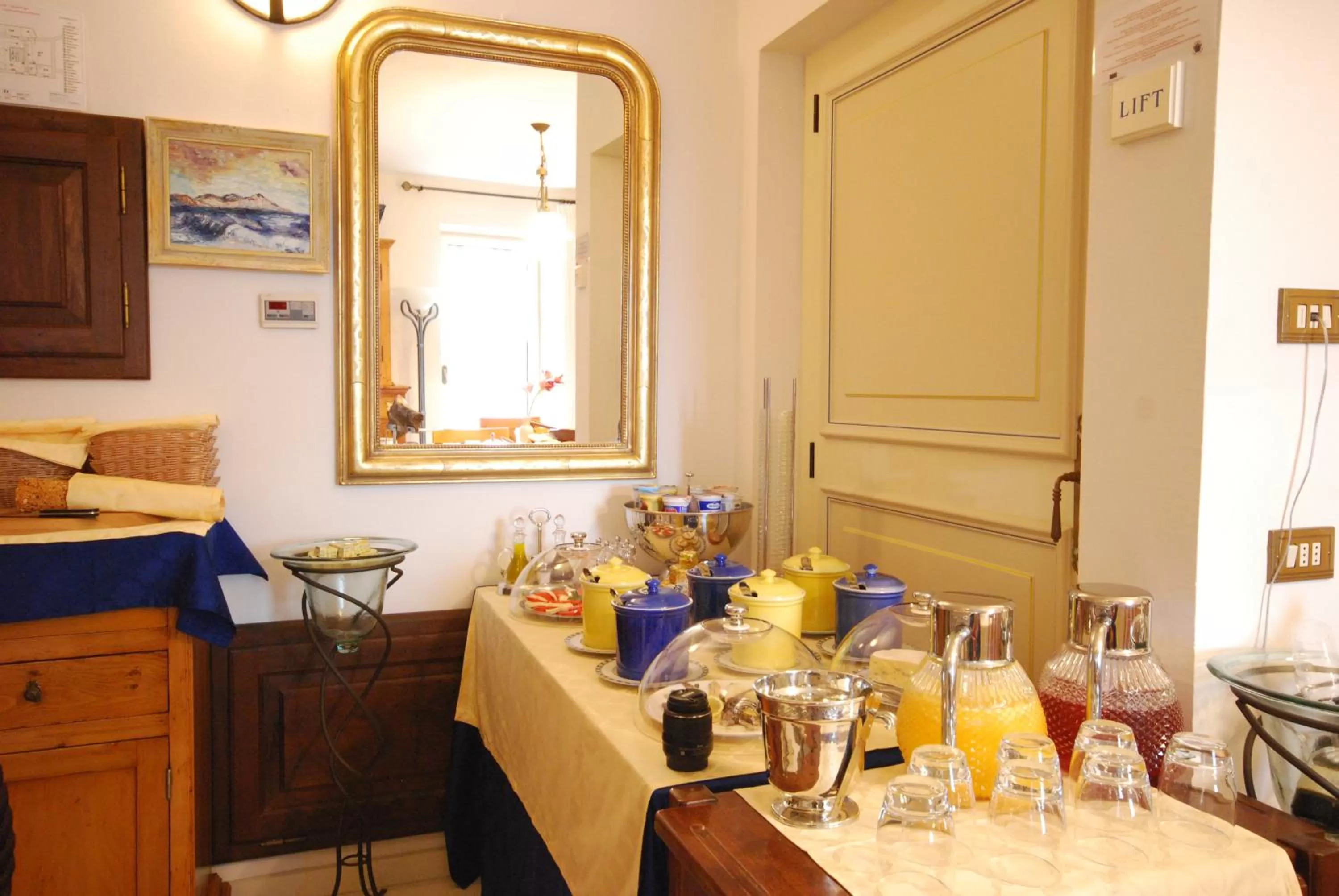 Communal lounge/ TV room in Villa Tuttorotto