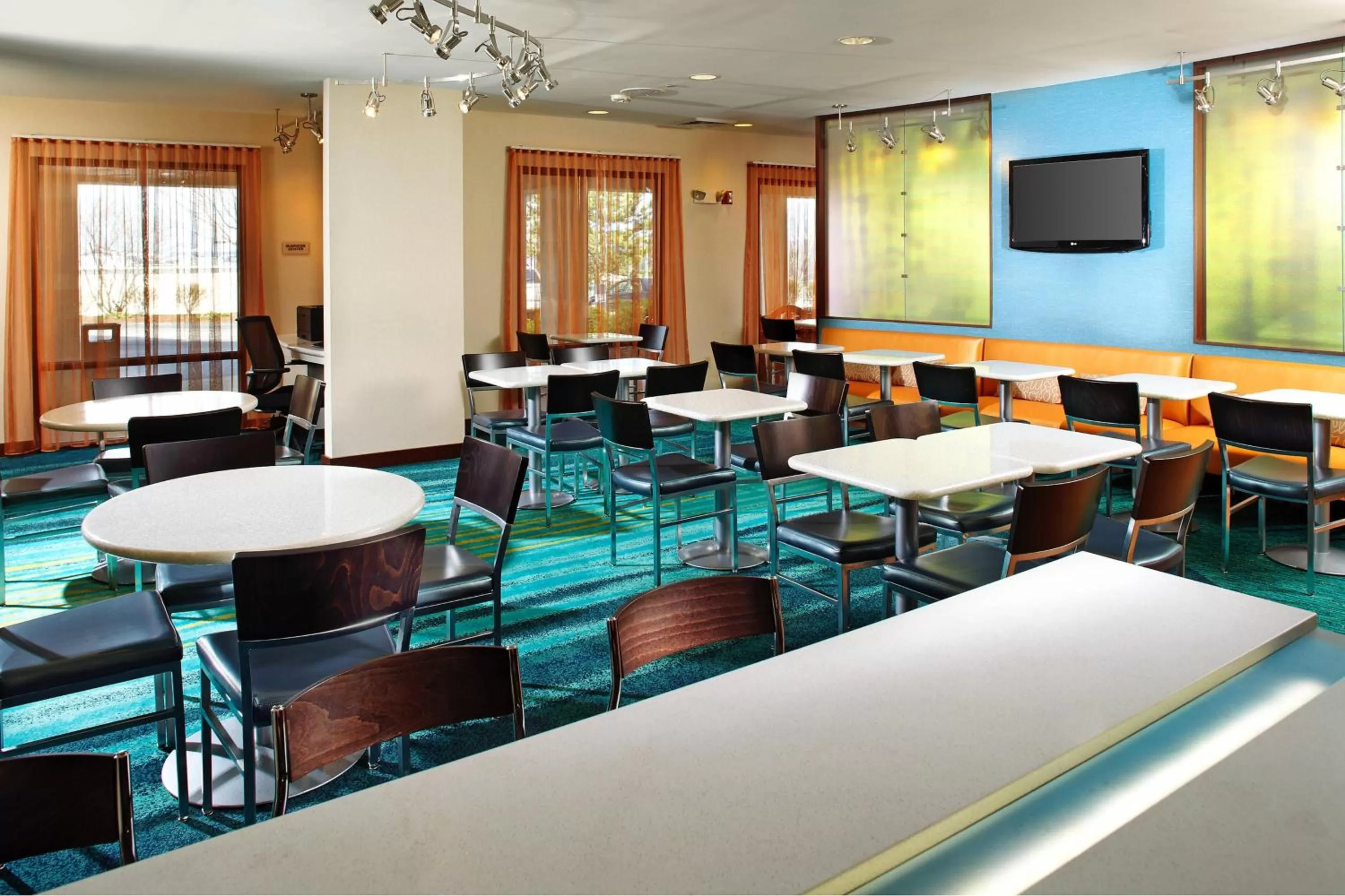 Breakfast in SpringHill Suites by Marriott Pittsburgh Washington