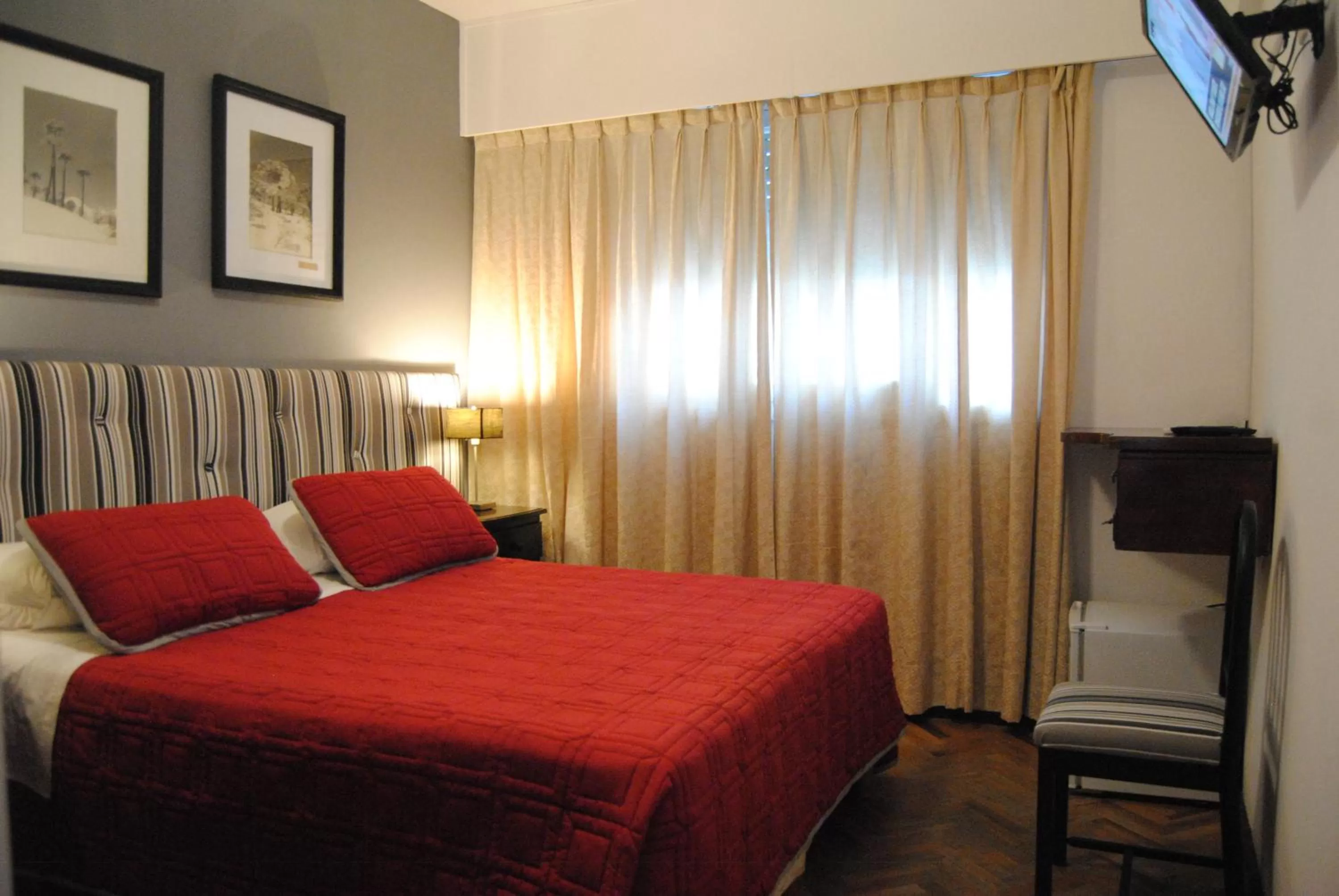 TV and multimedia, Bed in Hotel 24