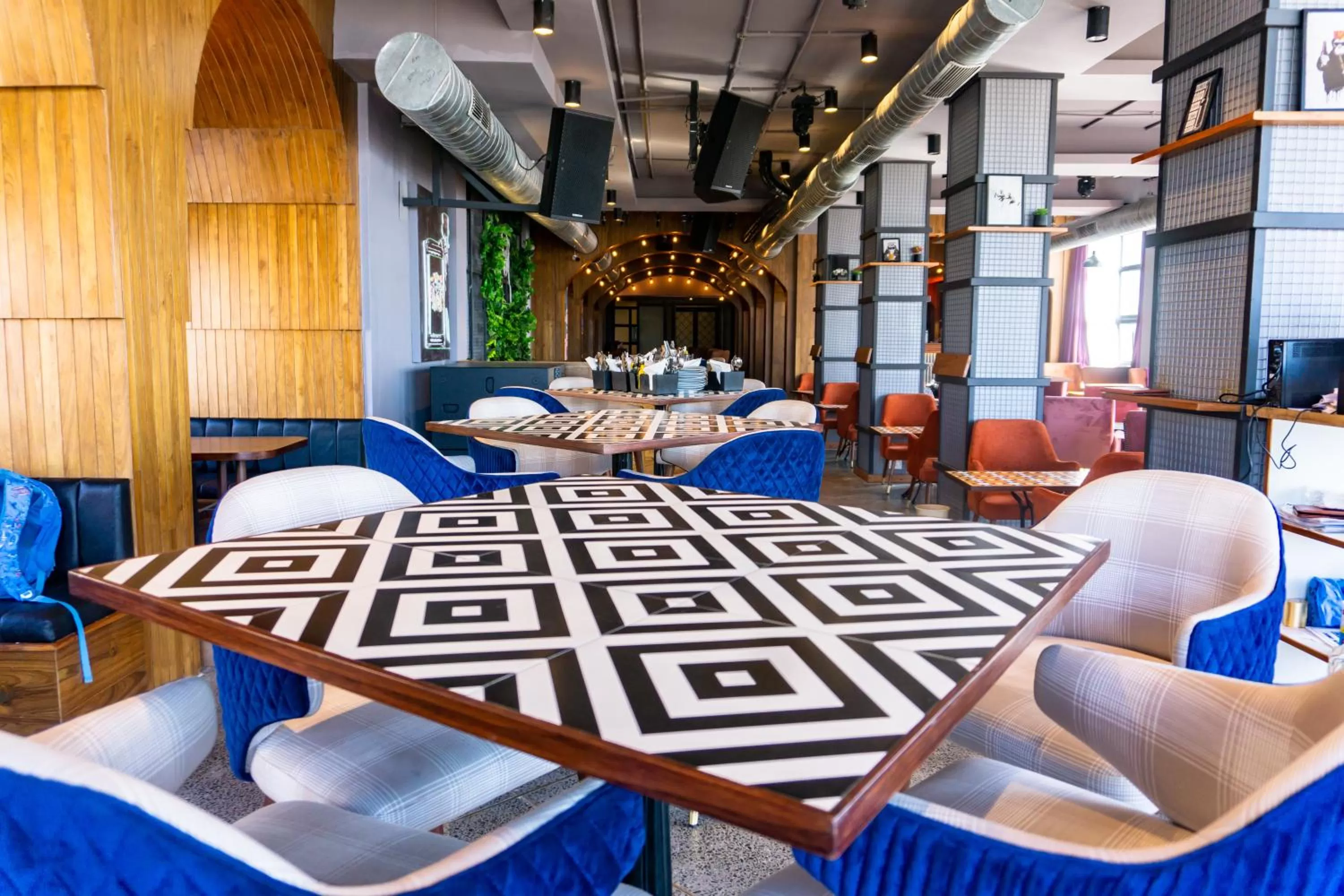 Restaurant/places to eat in Hotel Willow Banks Shimla