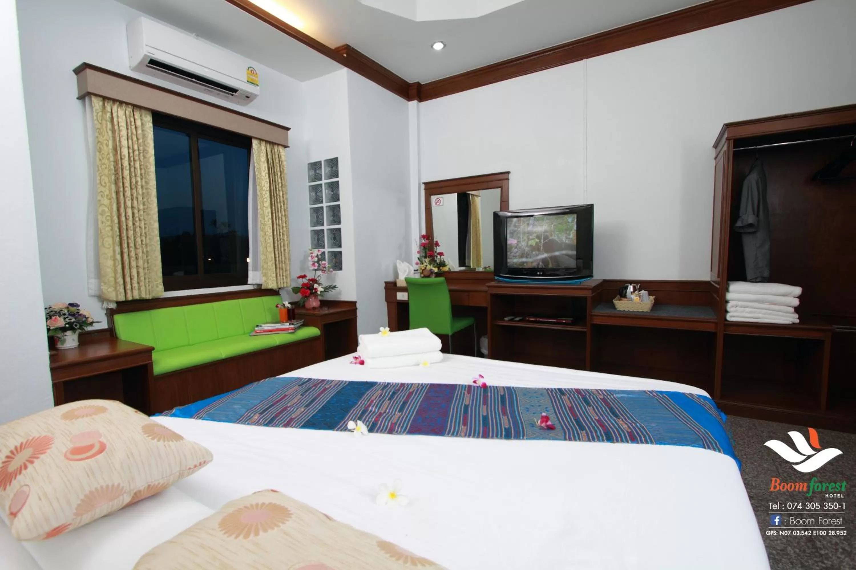 Bed in Boom Forest Hotel