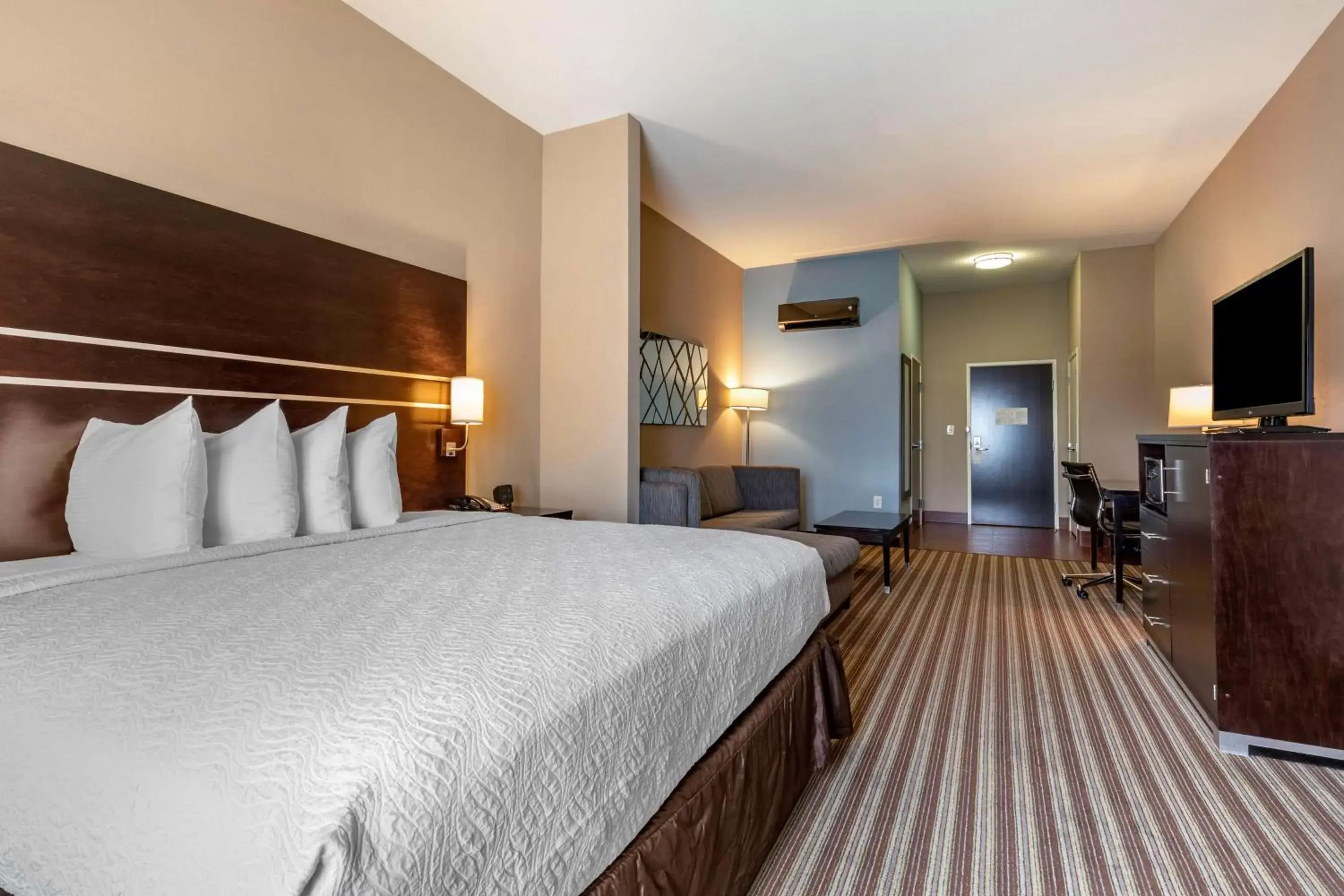 Two-Bedroom Suite with One King and One Queen Bed - Disability Access in Best Western Plus North Odessa Inn & Suites Two-Bedroom Suite with One King and One Queen Bed - Disability Access in Best Western Plus North Odessa Inn & Suites