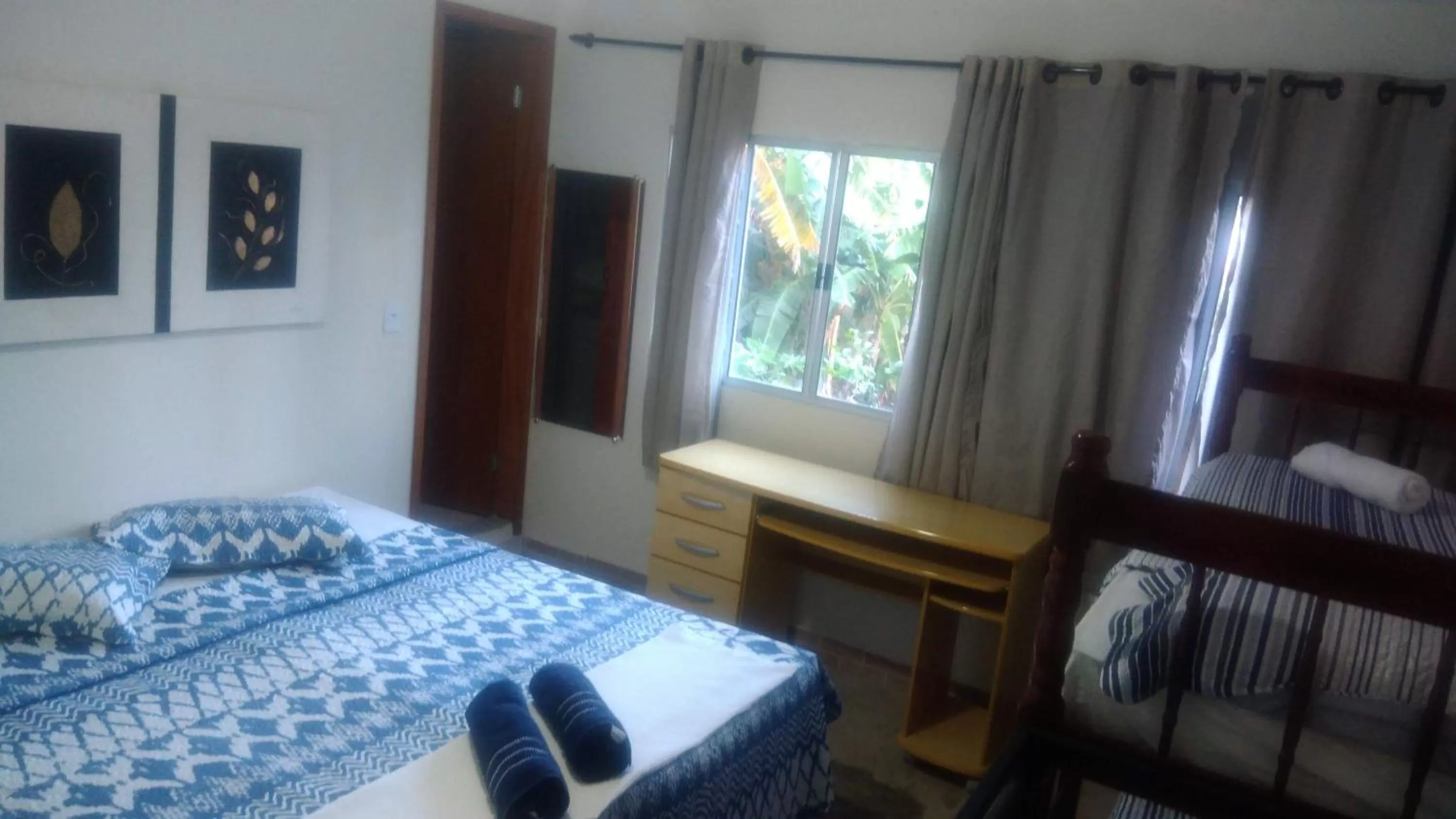 Photo of the whole room, Bed in A Casa Morro do Moreno