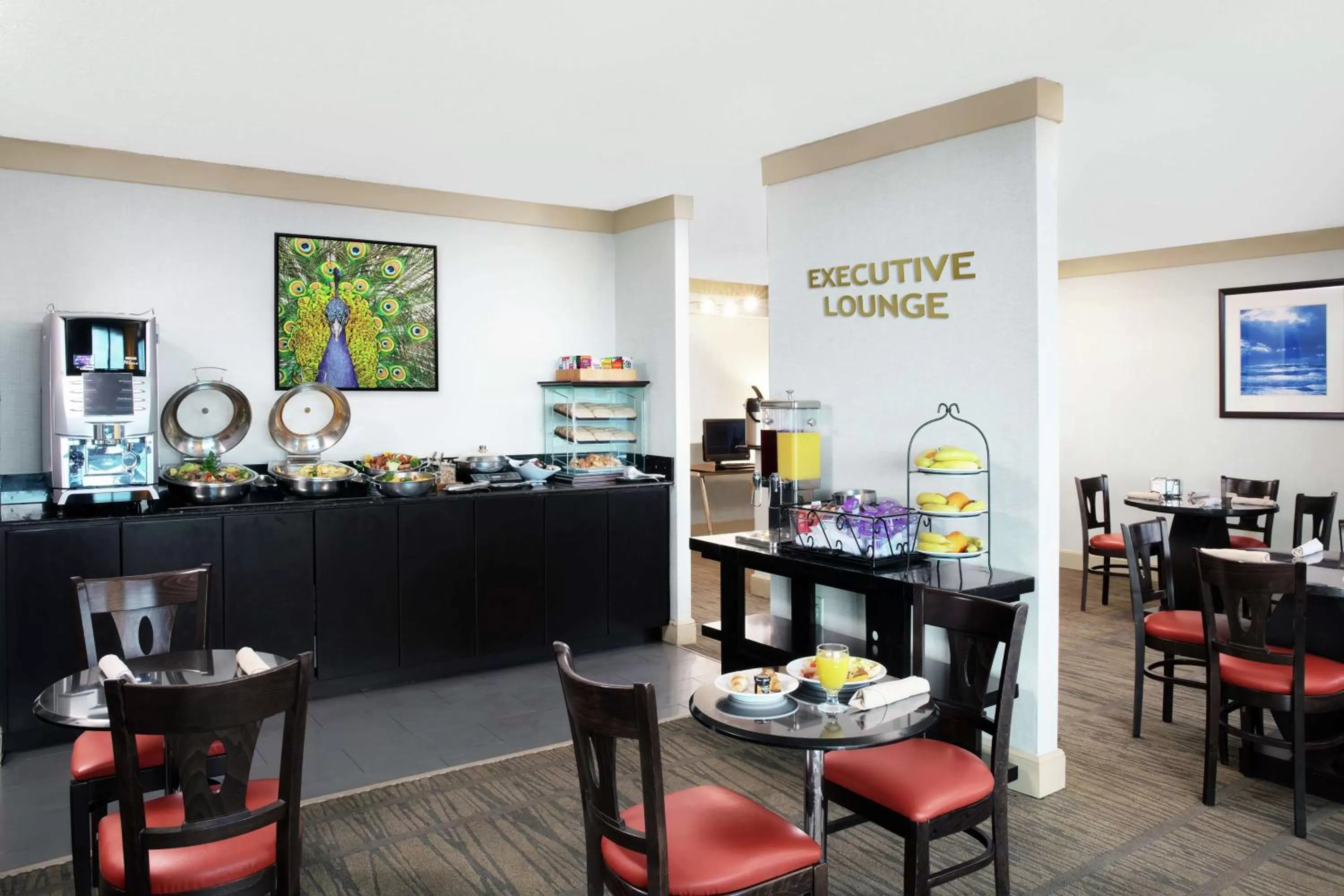 Property building in DoubleTree by Hilton Hotel Miami Airport & Convention Center