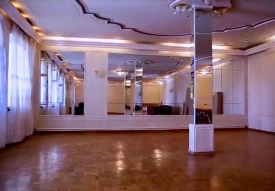 Property building in Royal Boutique Hotel on Kievyan