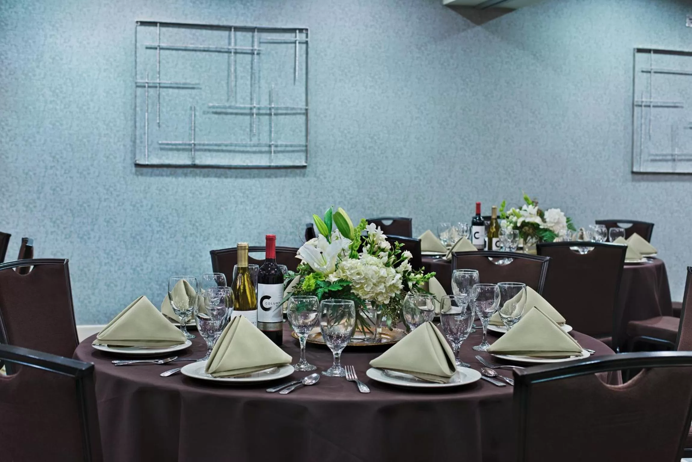 Food and drinks in Oxford Suites Silverdale