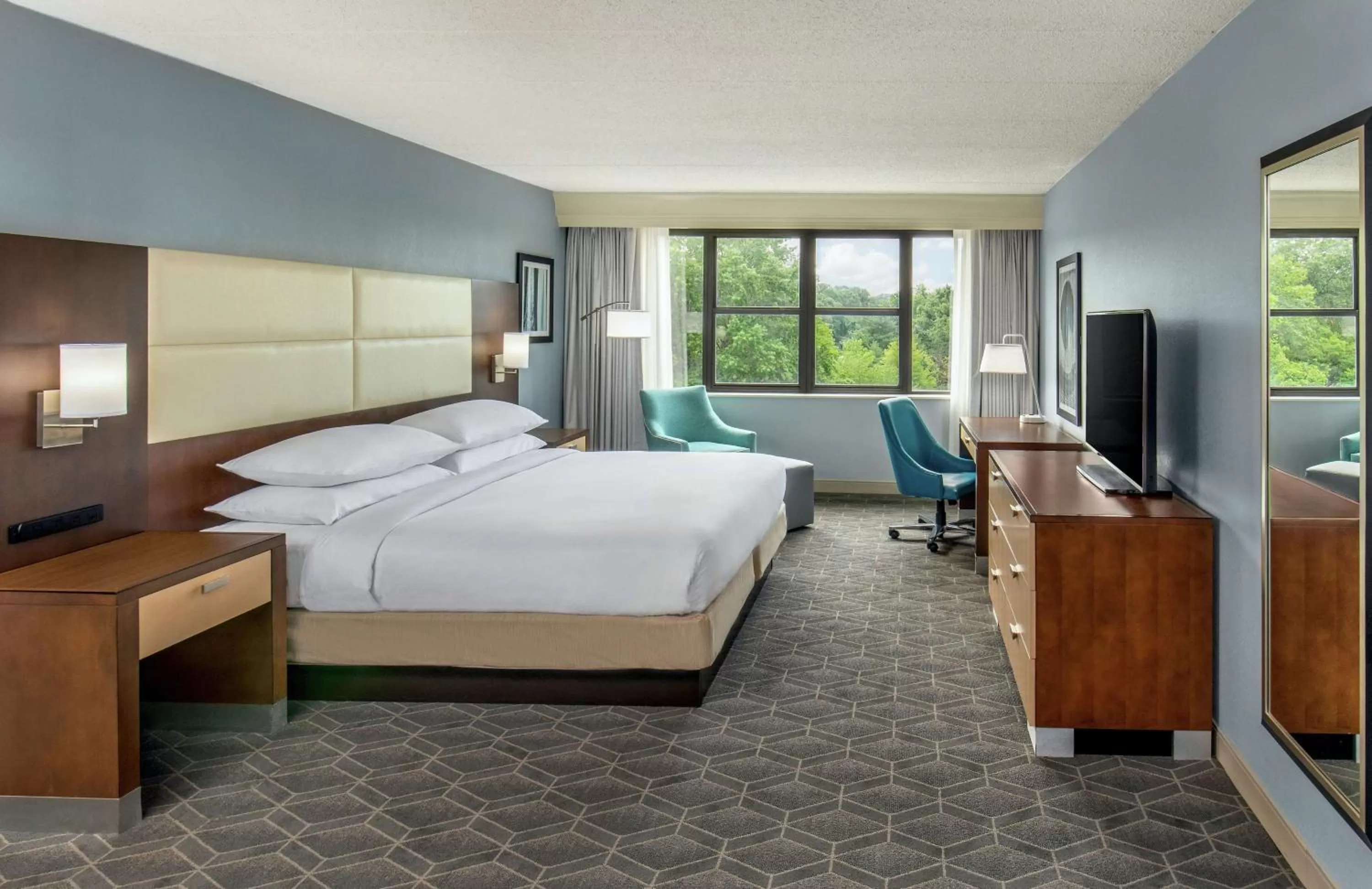 Deluxe King Studio in DoubleTree by Hilton Columbia