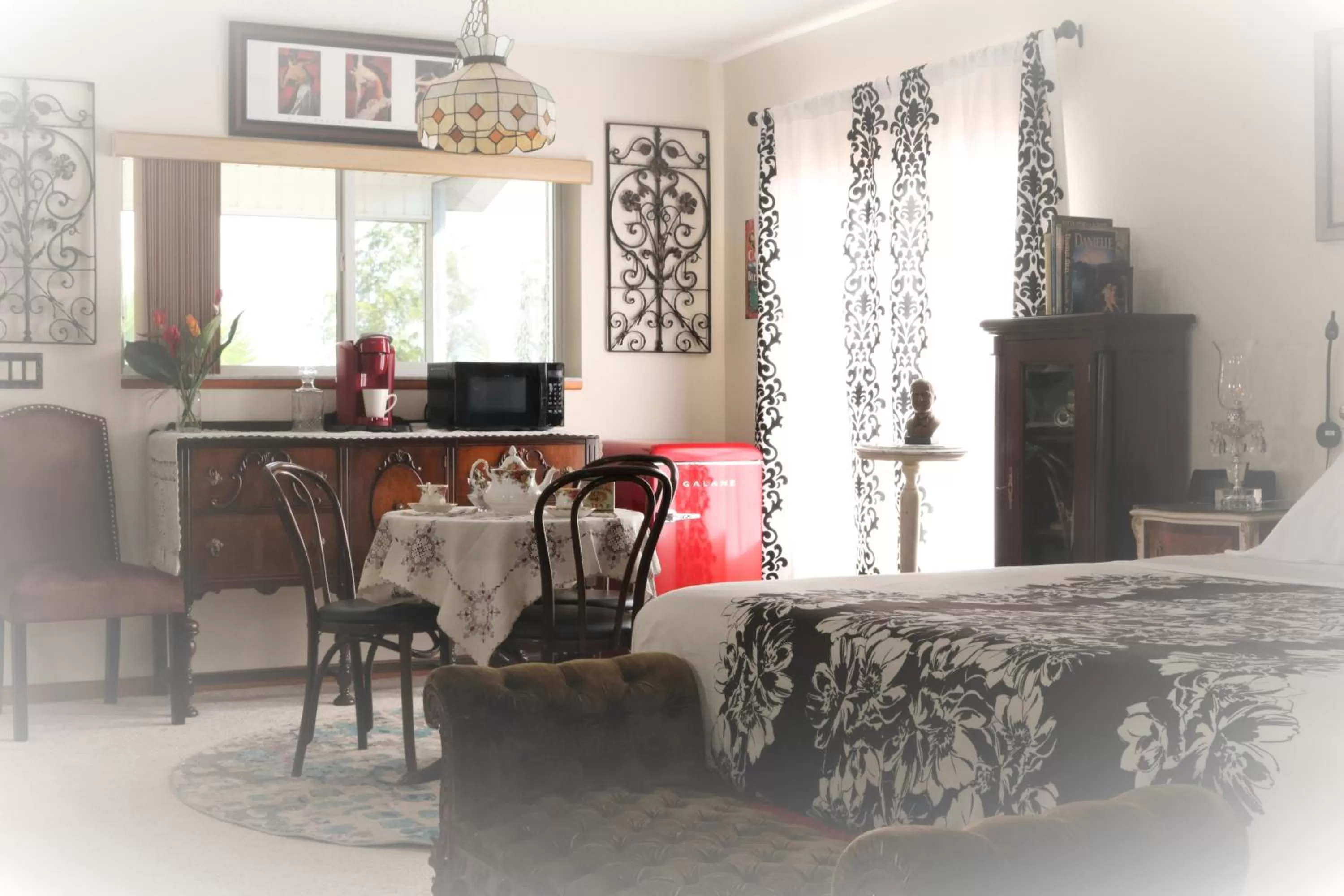 Bed in Crystal River Lullaby B&B