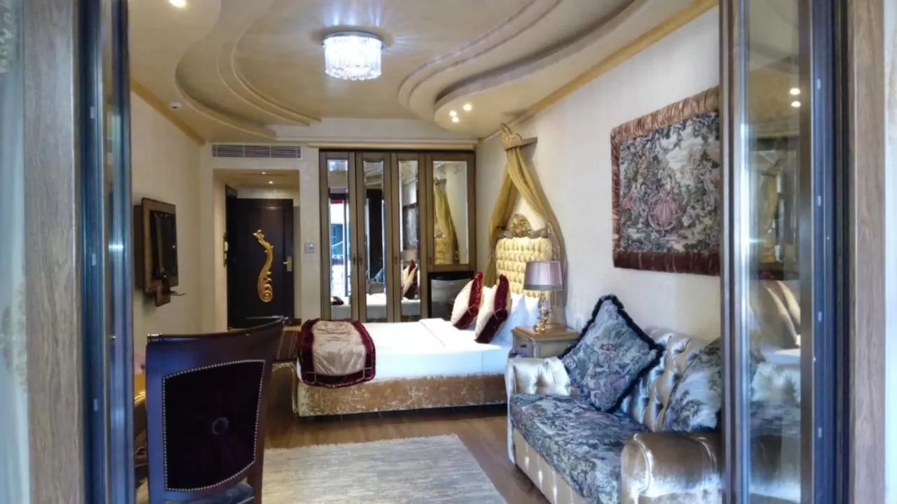 Photo of the whole room, Bed in Q Hotel