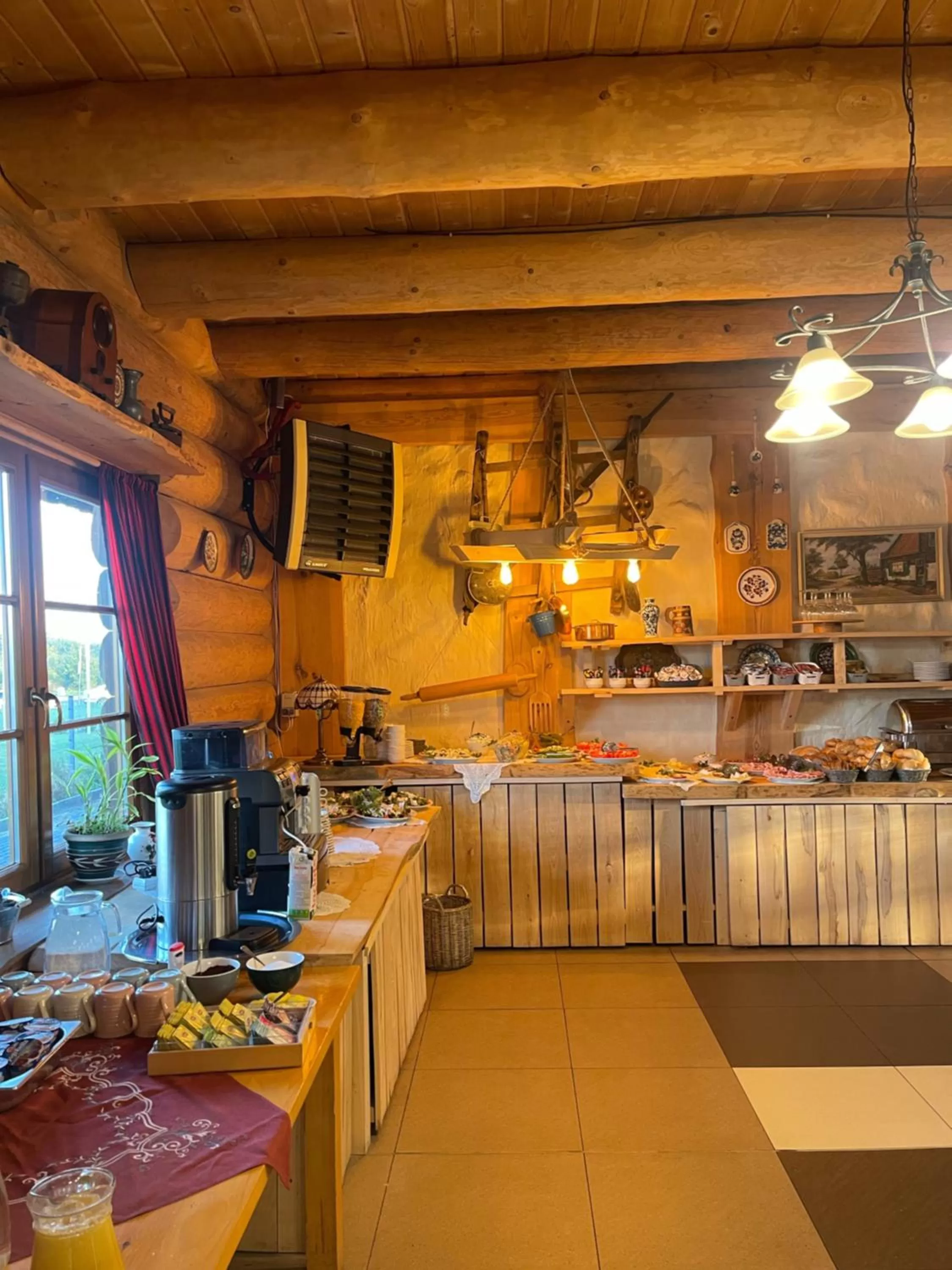 Breakfast, Kitchen/Kitchenette in Hotel Pod Strzechą