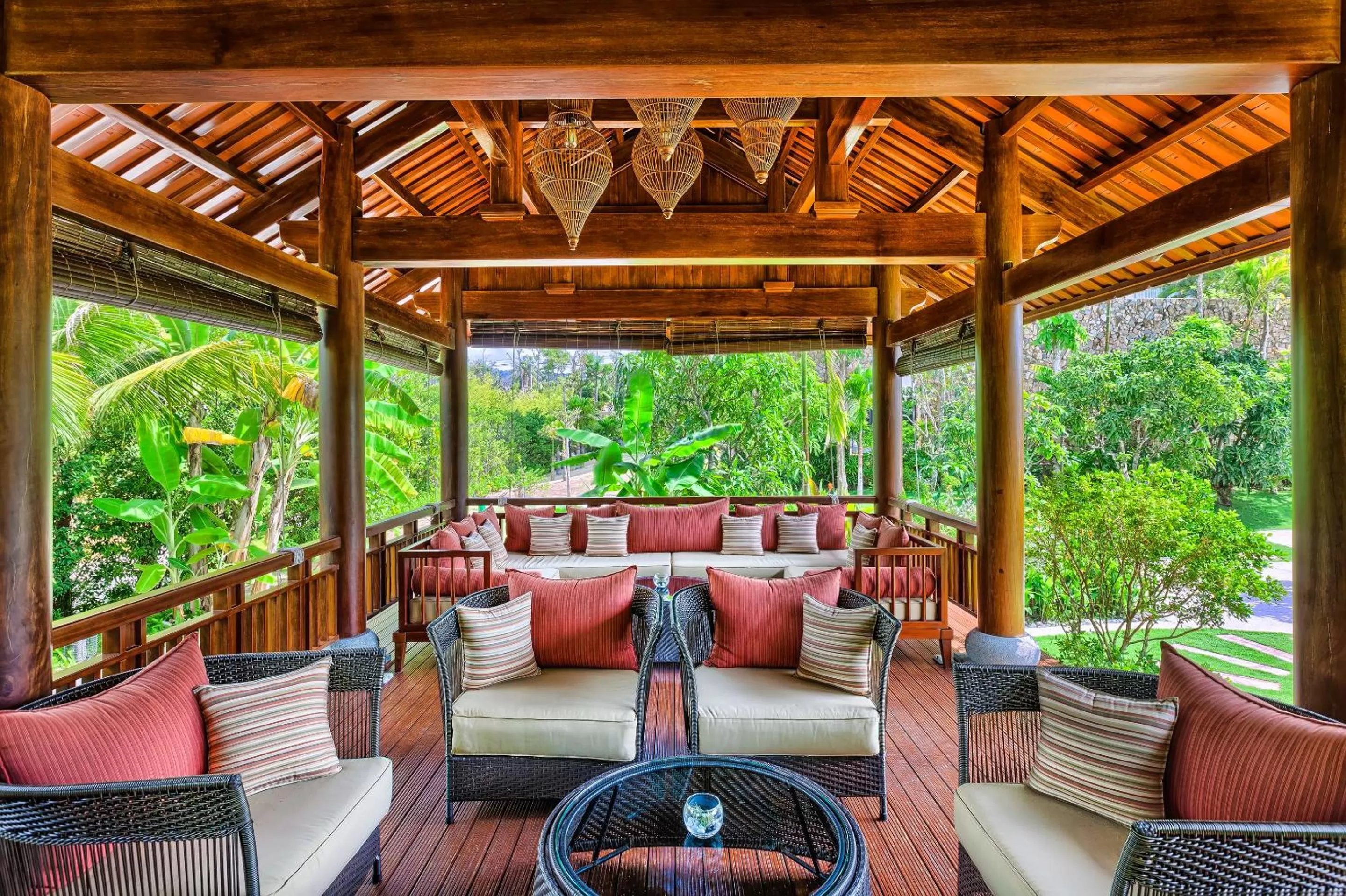 Garden in Salinda Resort Phu Quoc - Sparkling Wine Breakfast