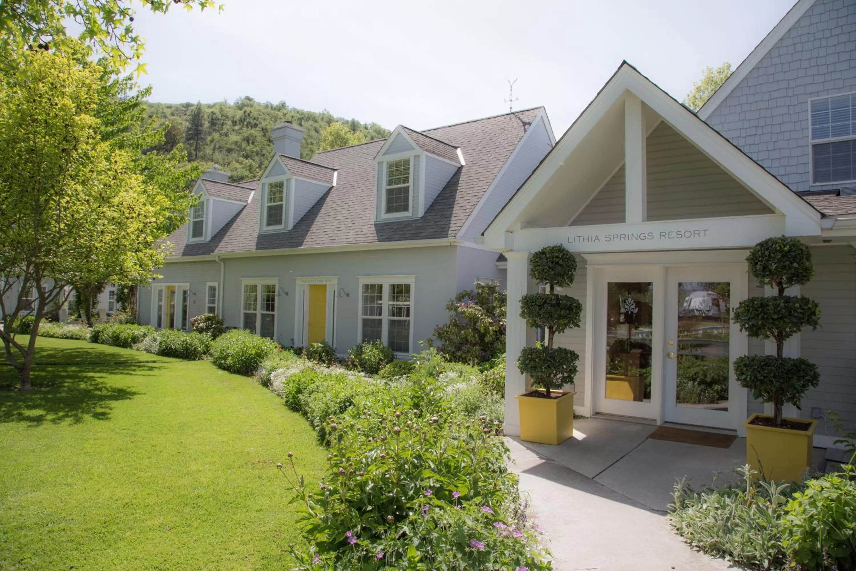 Facade/entrance in Lithia Springs Resort