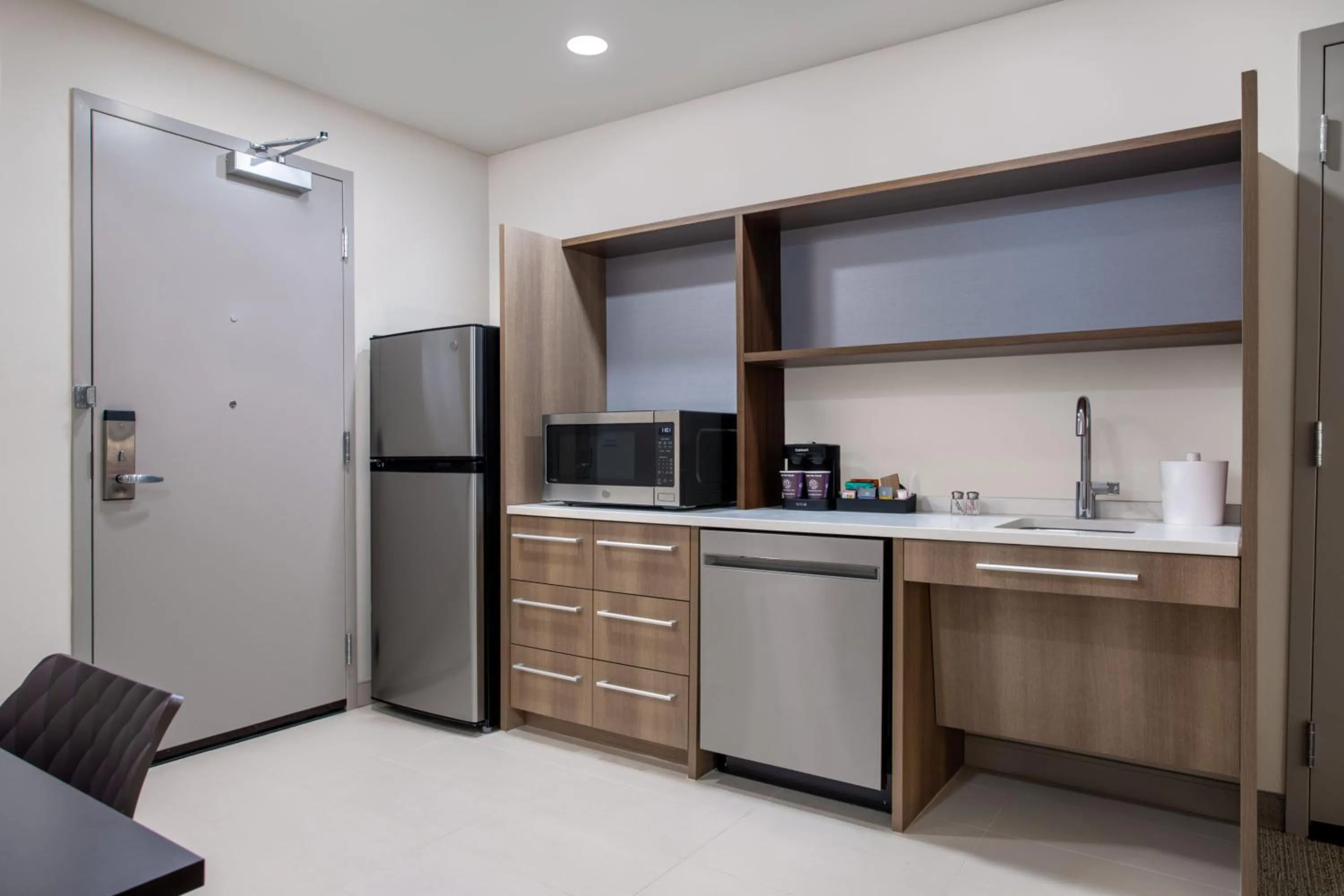 Kitchen or kitchenette in Home2 Suites By Hilton Calhoun