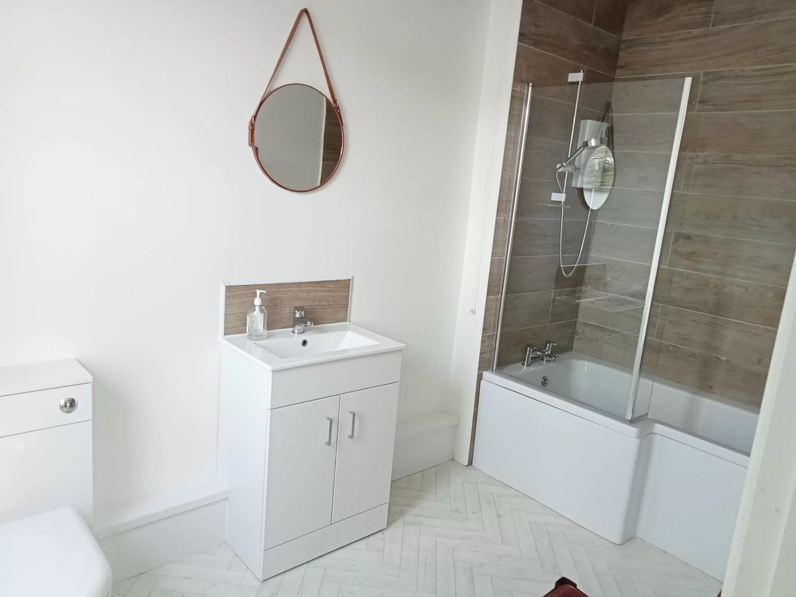 Bathroom in The Coldstreamer Inn