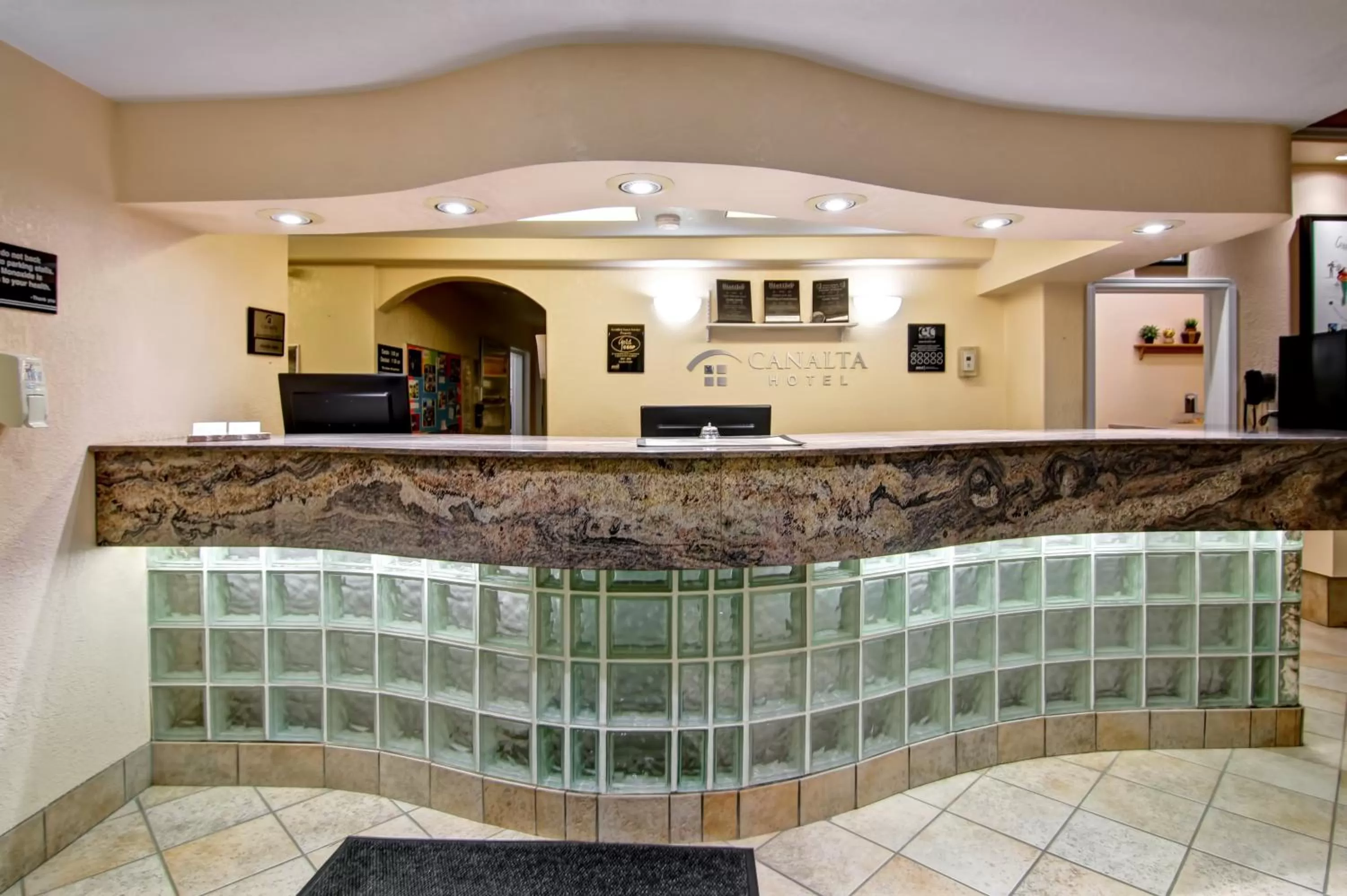 Lobby or reception in Canalta Stettler