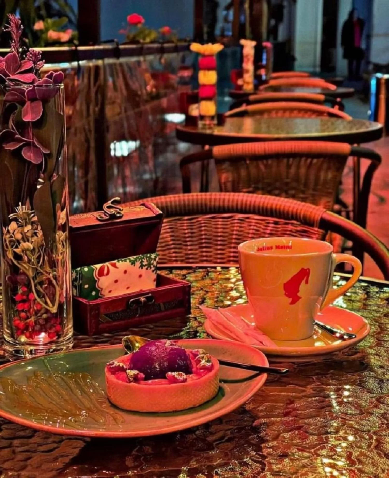 Restaurant/places to eat in Hotel Liberty Theatre