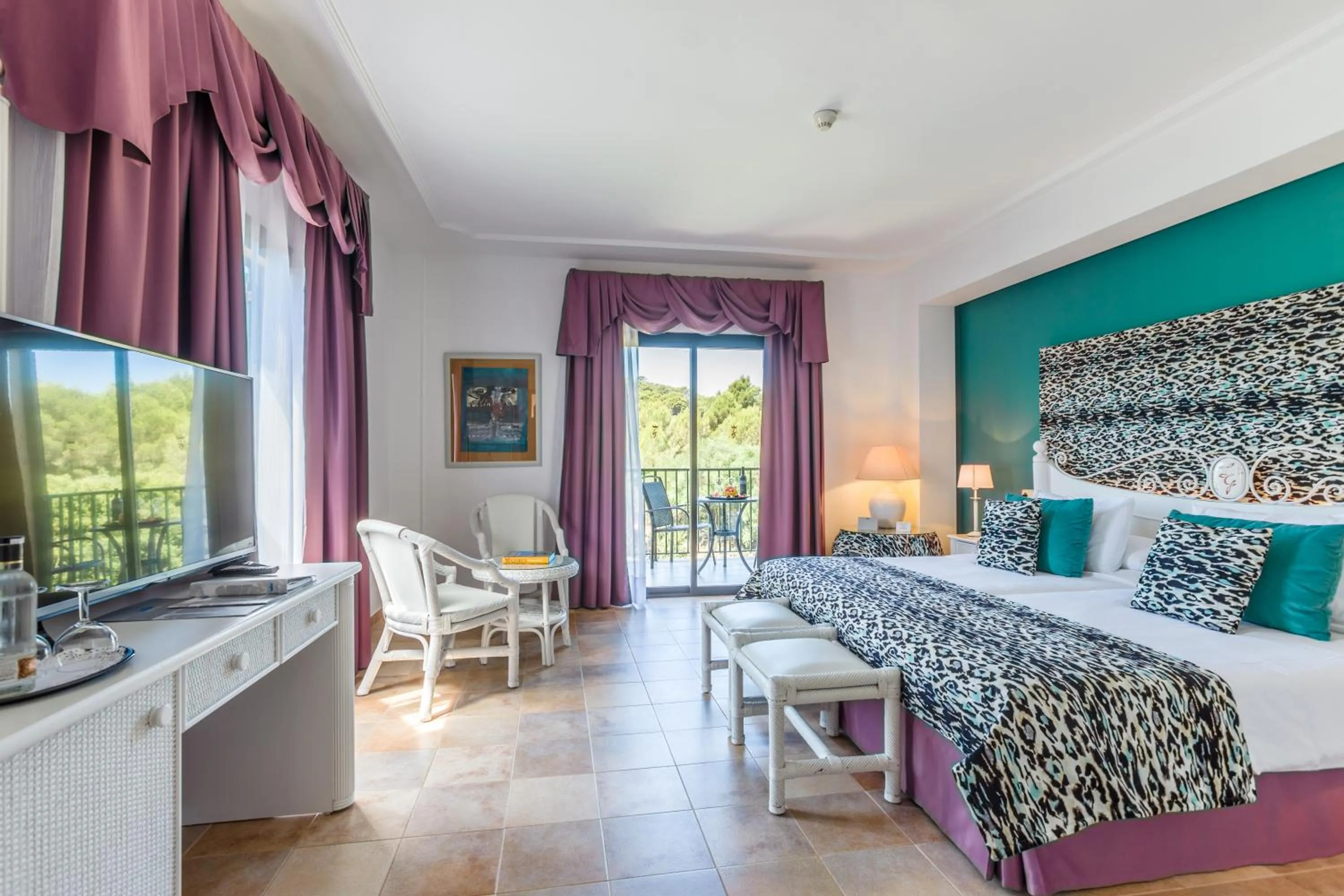 Photo of the whole room, Bed in Lago Garden Apart-Suites & Spa Hotel