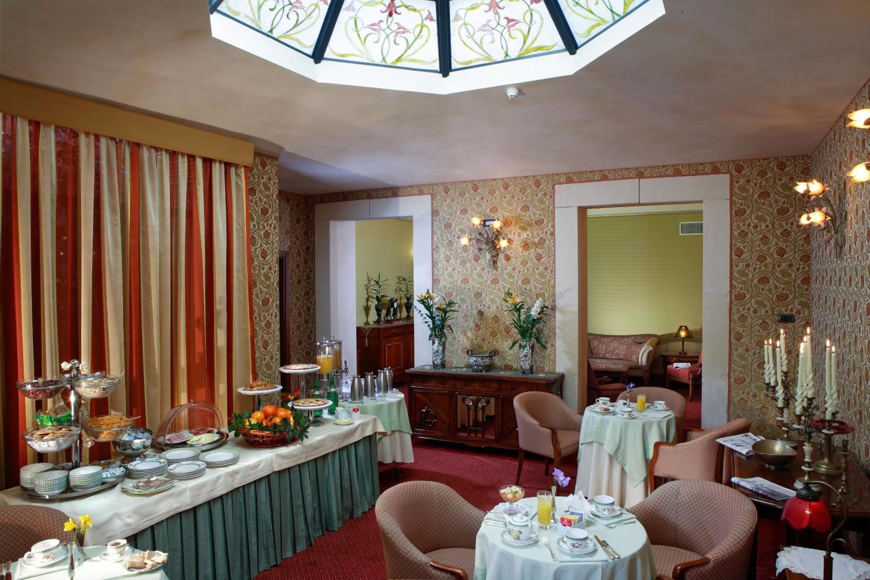 Restaurant/places to eat in Liberty Hotel