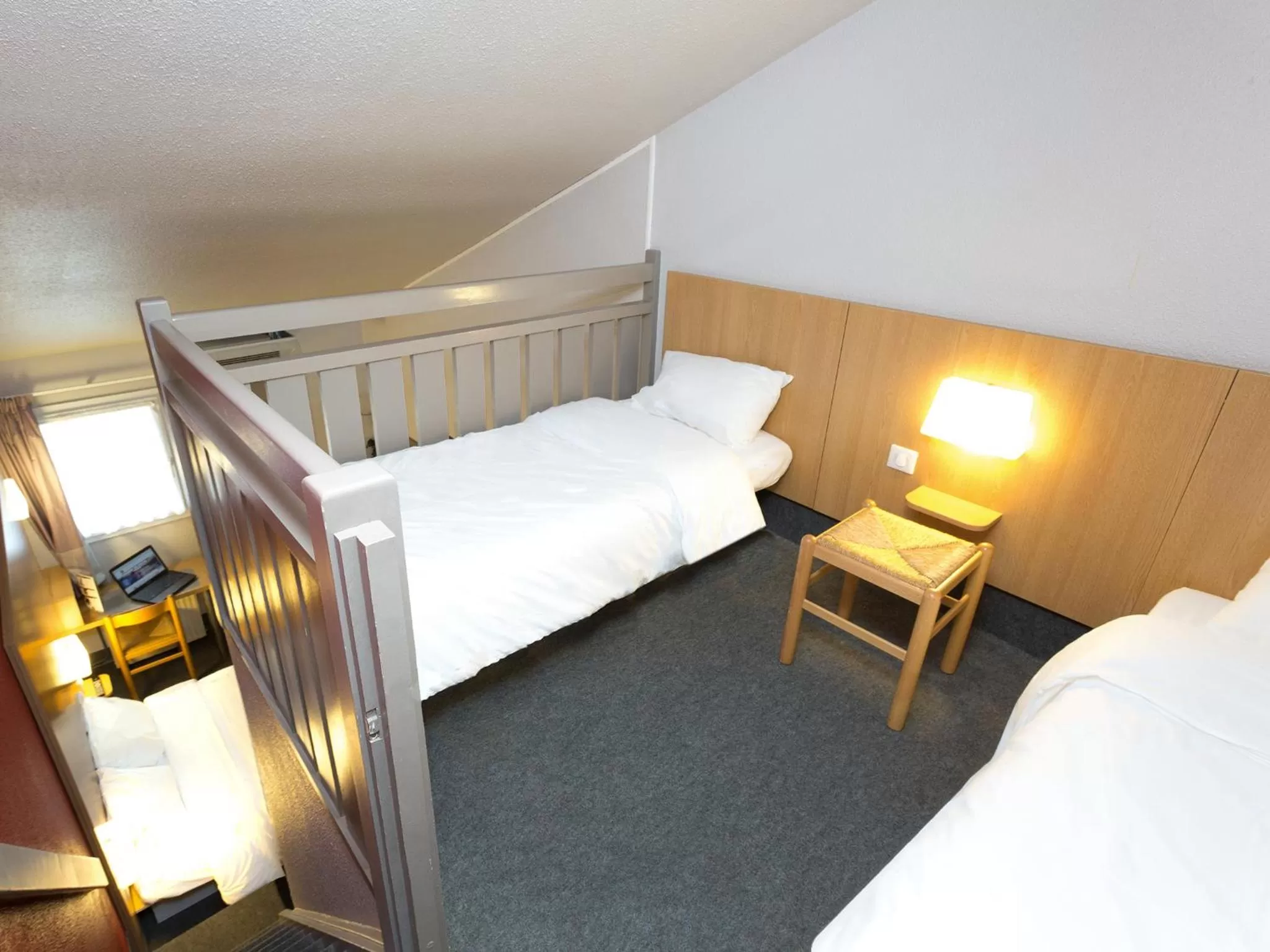 Bed in B&B HOTEL Metz Augny