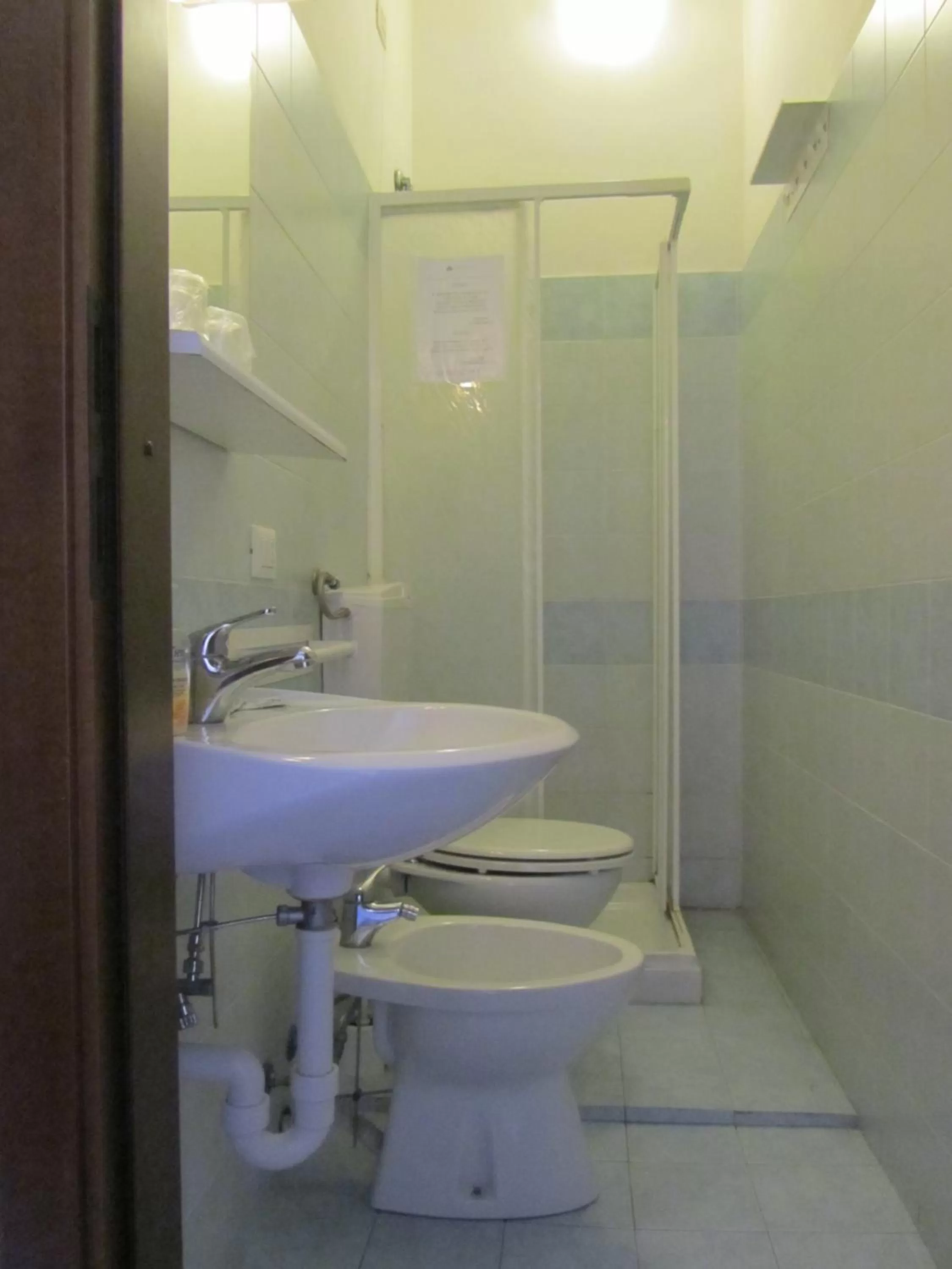 Bathroom in Hotel Gambara